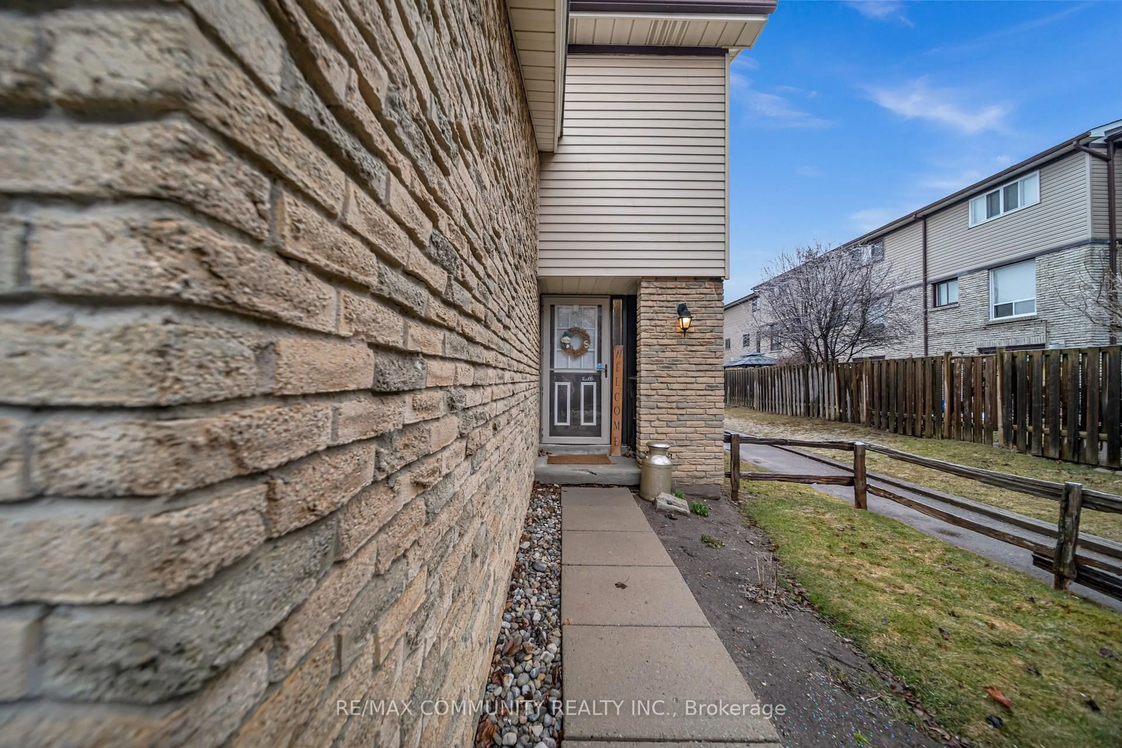 Unknown for 221 Ormond Dr #E8, Oshawa Ontario L1G 6T7