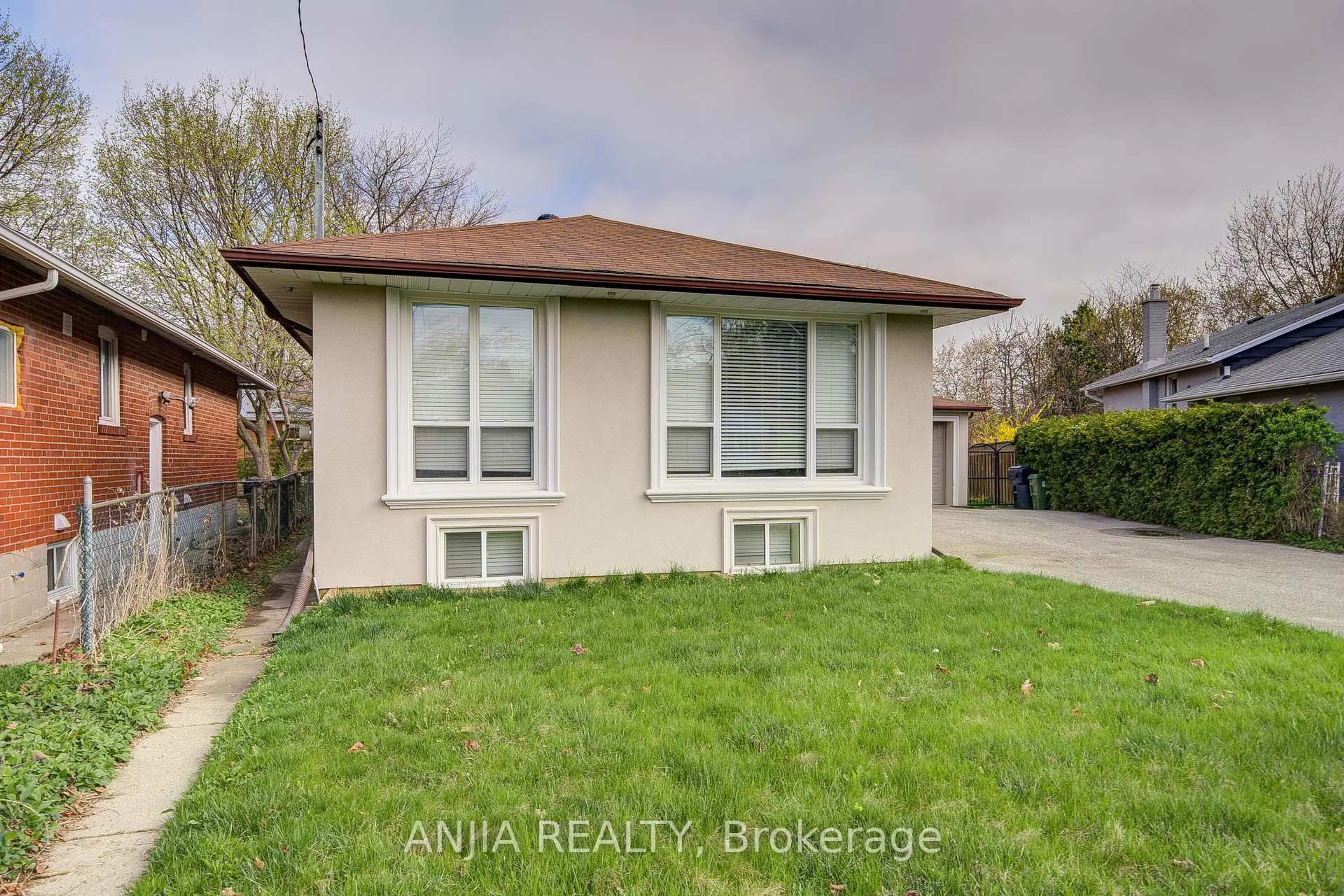 A pic from outside/outdoor area/front of a property/back of a property/a pic from drone, street for 56 Flintridge Rd, Toronto Ontario M1P 1C3