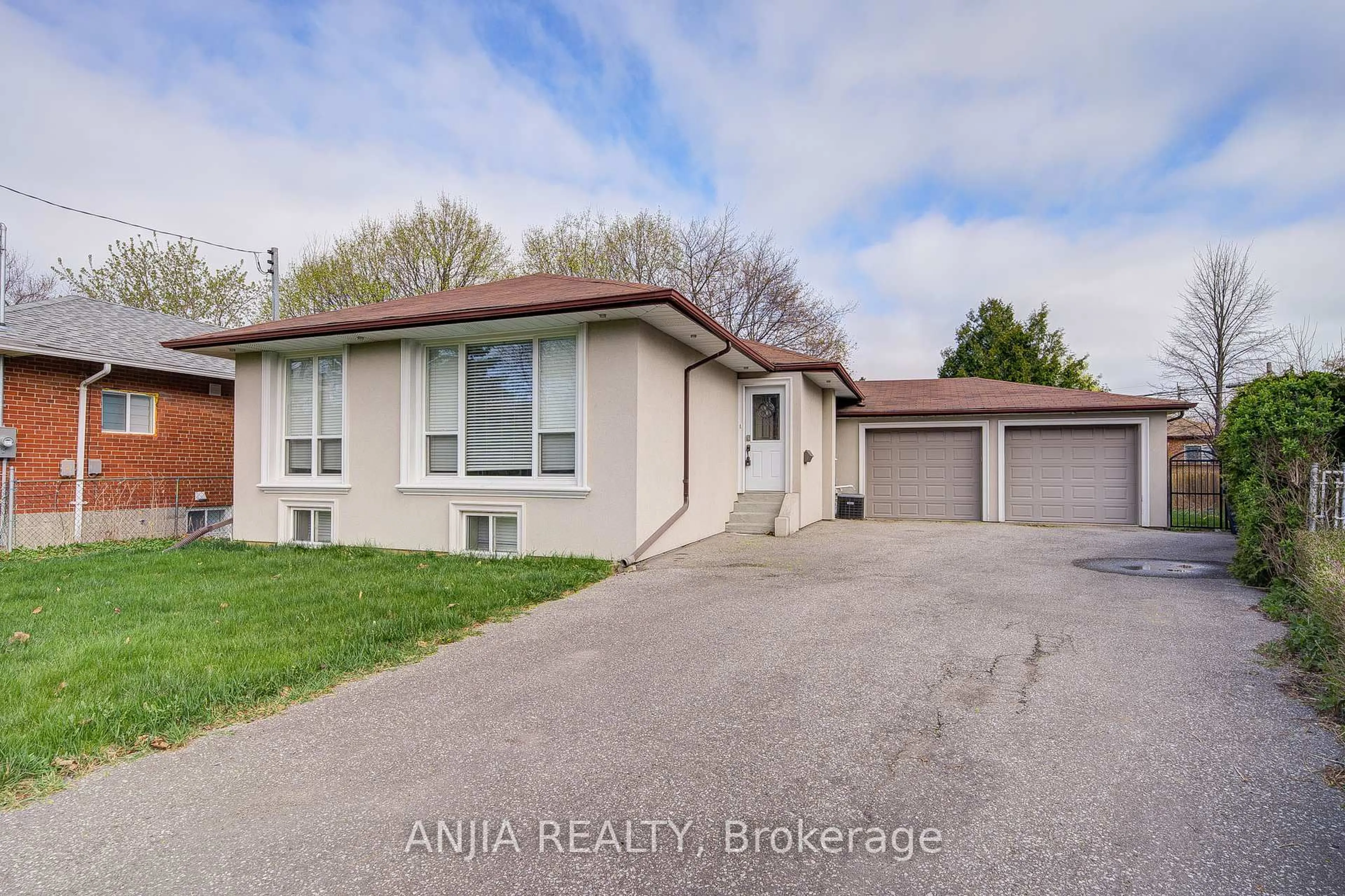 A pic from outside/outdoor area/front of a property/back of a property/a pic from drone, street for 56 Flintridge Rd, Toronto Ontario M1P 1C3