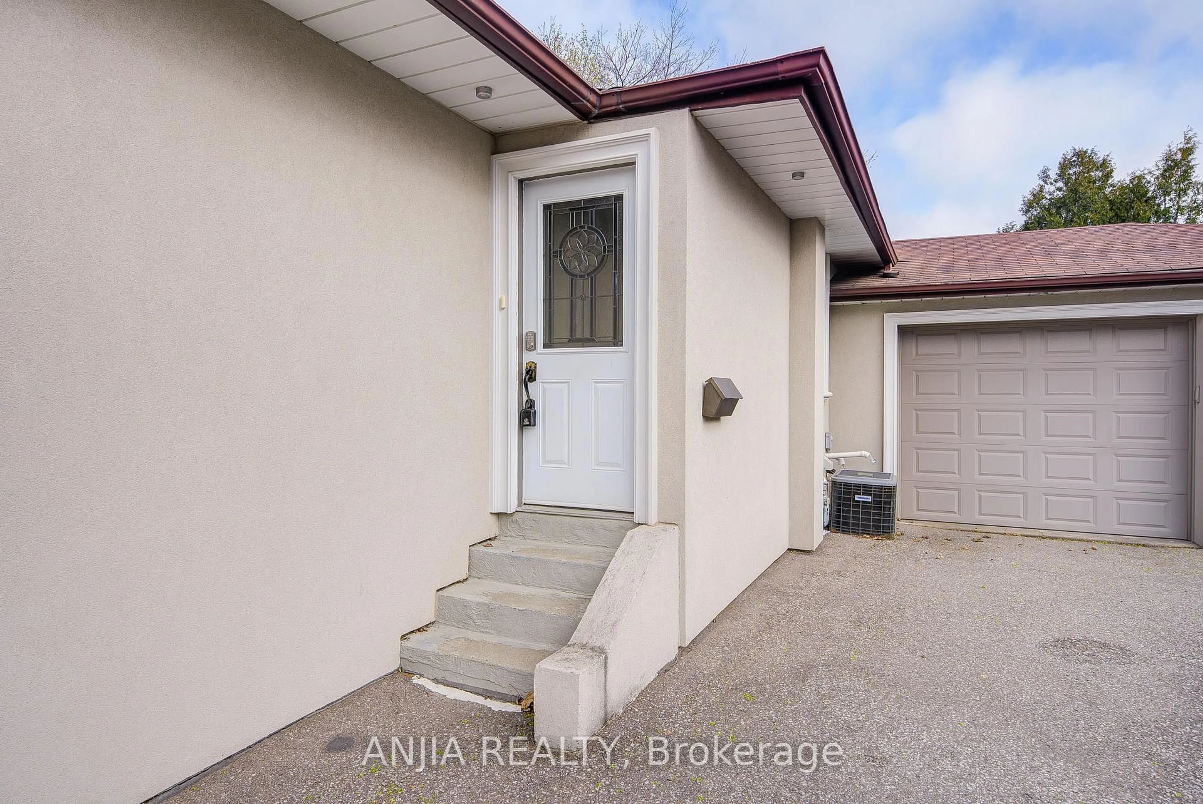Indoor entryway for 56 Flintridge Rd, Toronto Ontario M1P 1C3