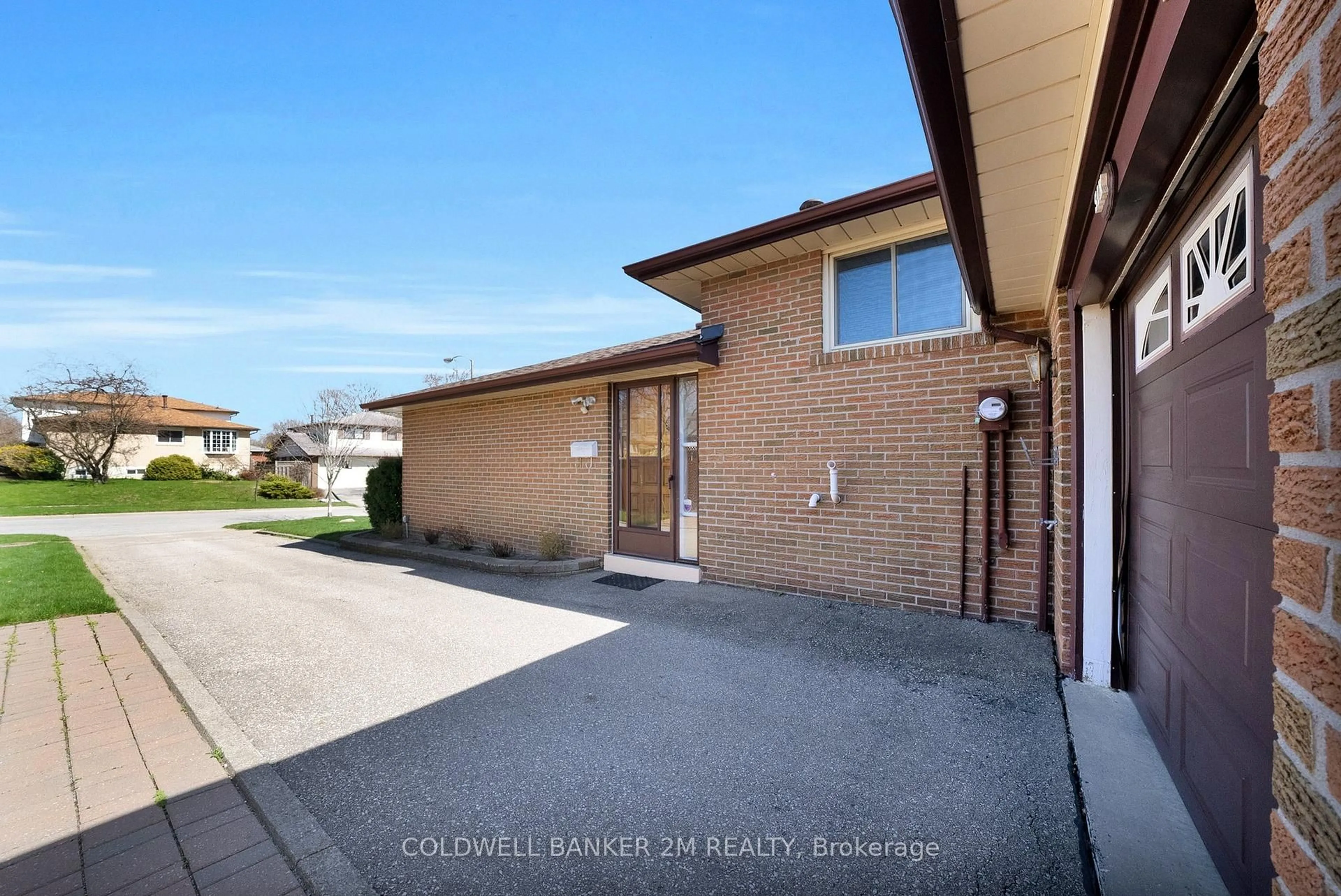 A pic from outside/outdoor area/front of a property/back of a property/a pic from drone, street for 6 Langevin Cres, Toronto Ontario M1C 2B6