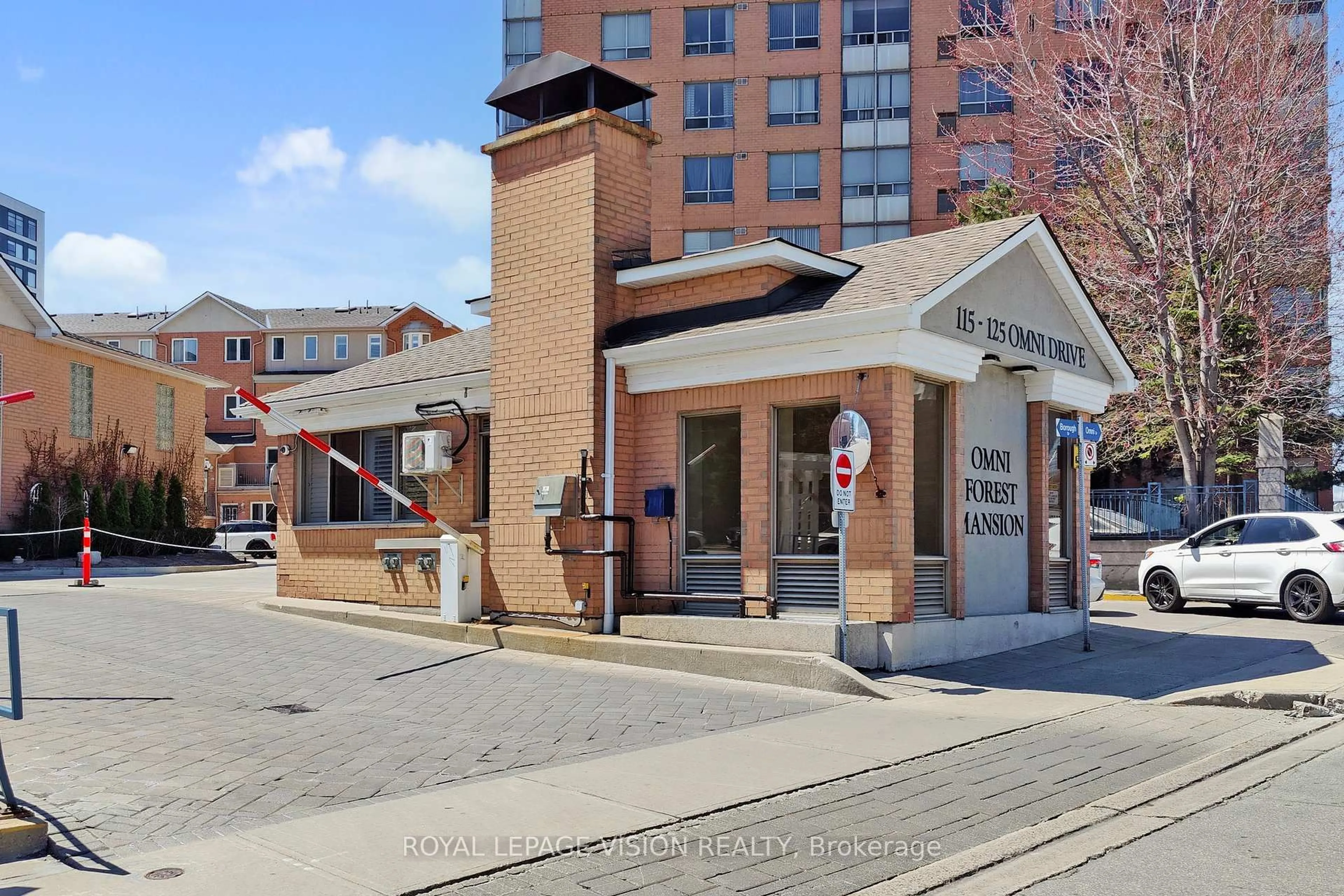 Indoor foyer for 125 Omni Dr #1638, Toronto Ontario M1P 5A9