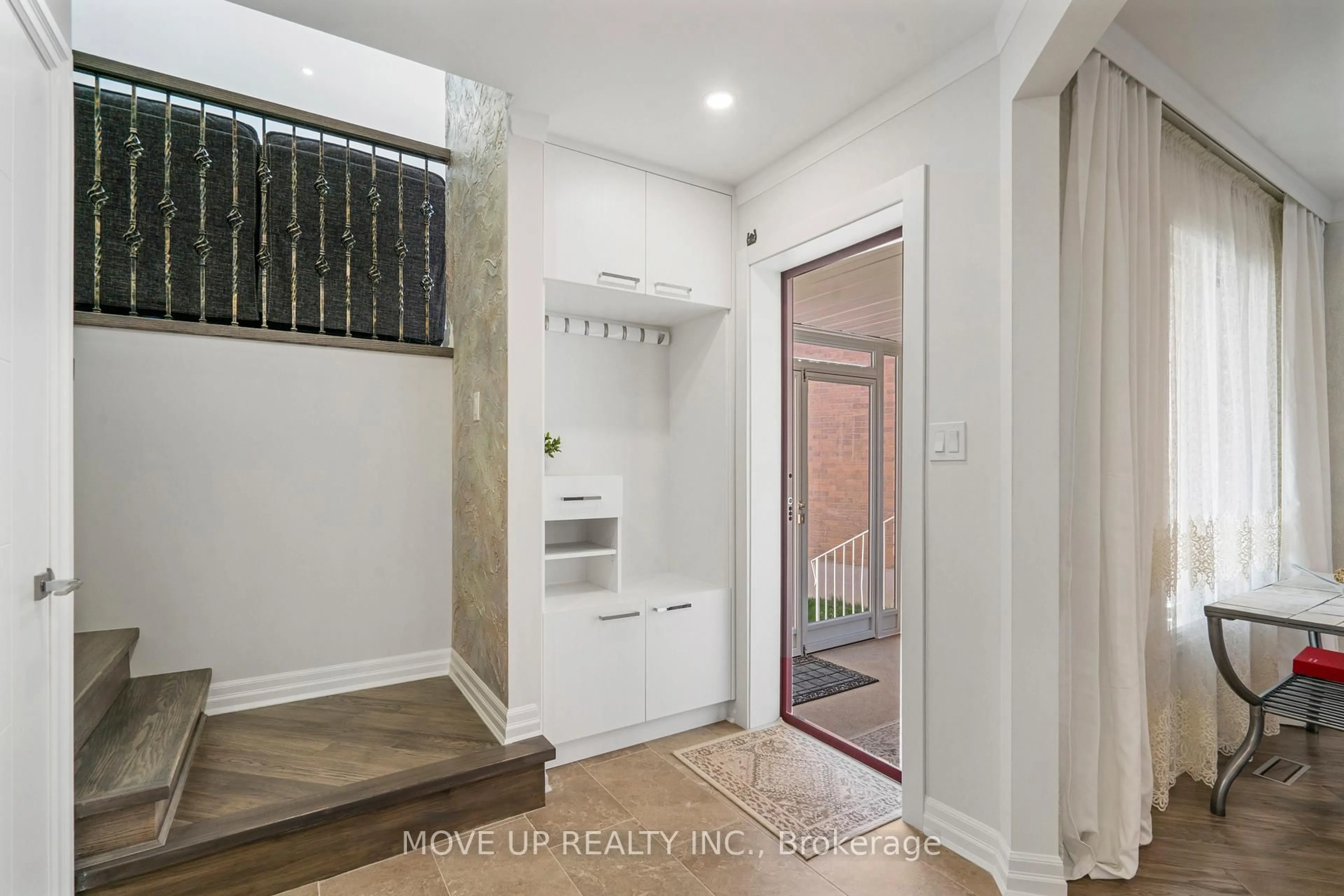 Indoor entryway for 69 Mullen Dr, Ajax Ontario L1T 2B2