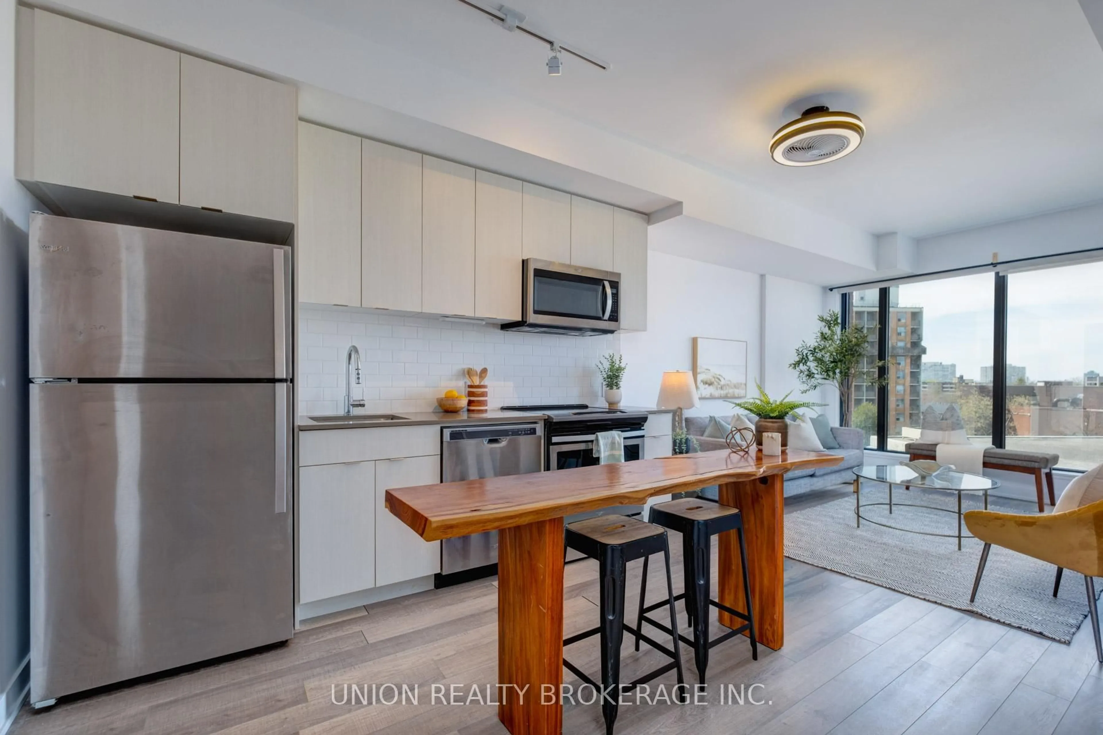 Open concept kitchen, unknown for 2799 Kingston Rd #610, Toronto Ontario M1M 0E3