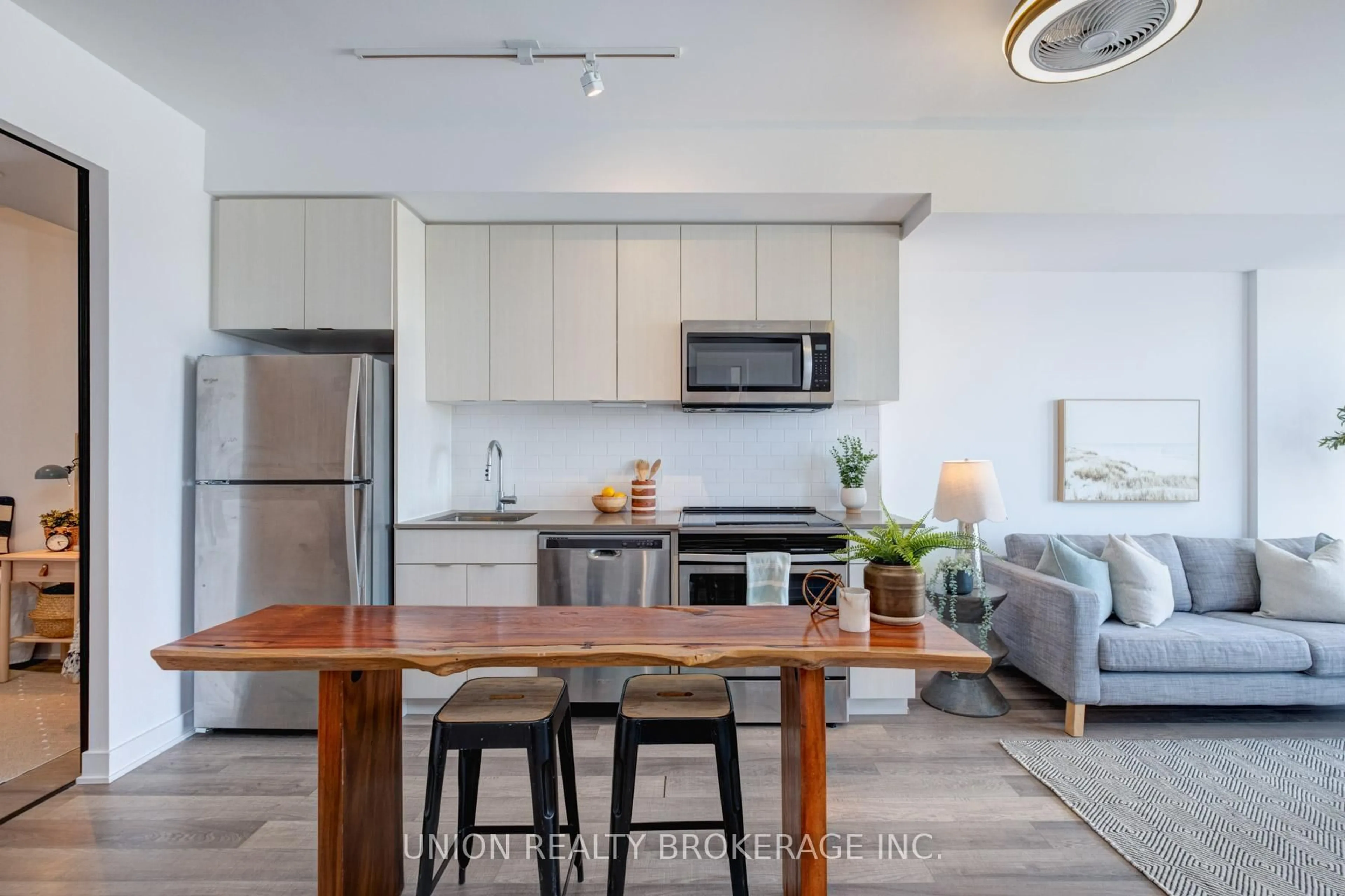 Open concept kitchen, unknown for 2799 Kingston Rd #610, Toronto Ontario M1M 0E3