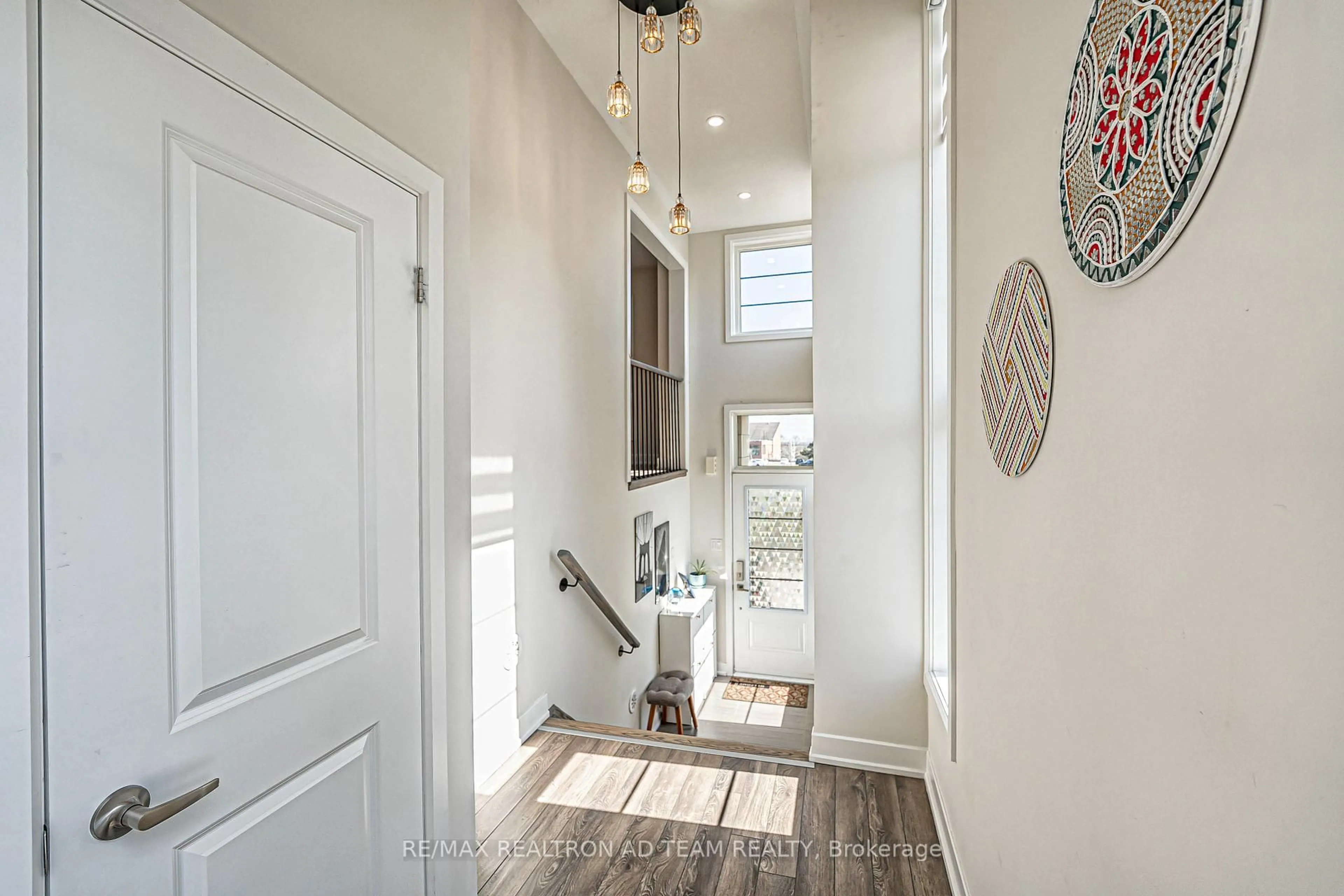 Indoor entryway for 54 Shawfield Way, Whitby Ontario L1R 0N8