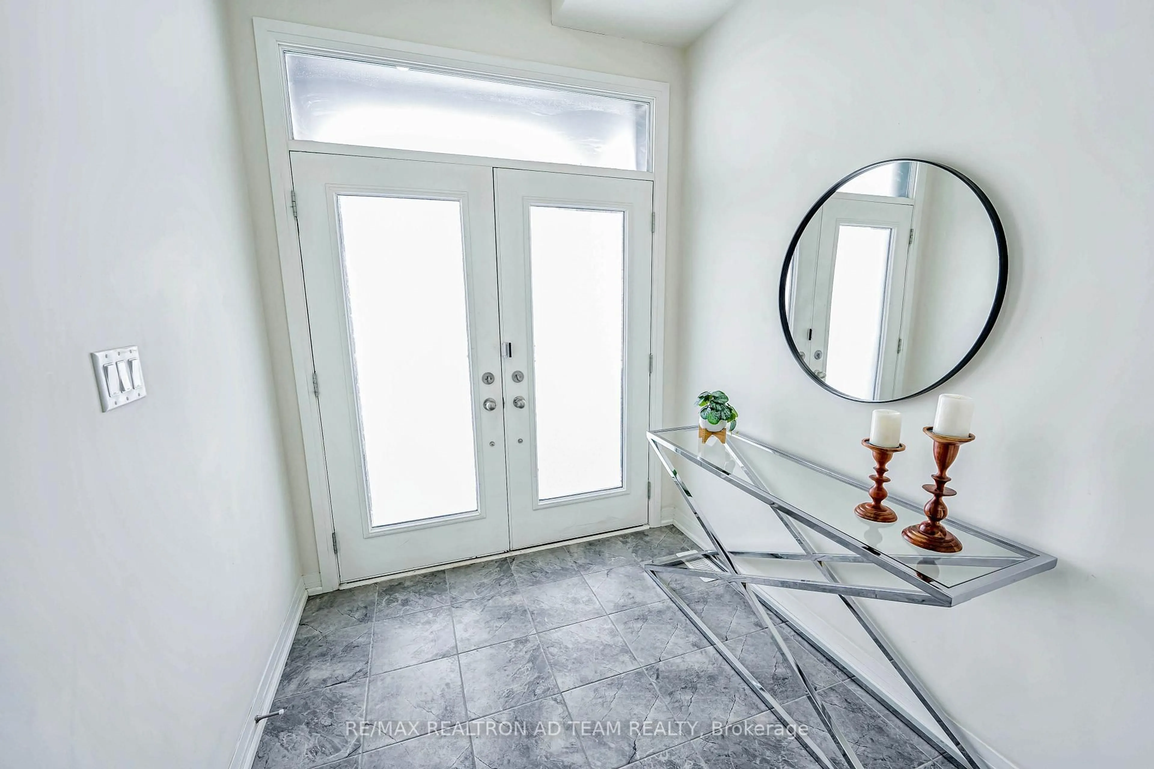 Indoor entryway for 1185 Marathon Ave, Pickering Ontario L1X 0L8