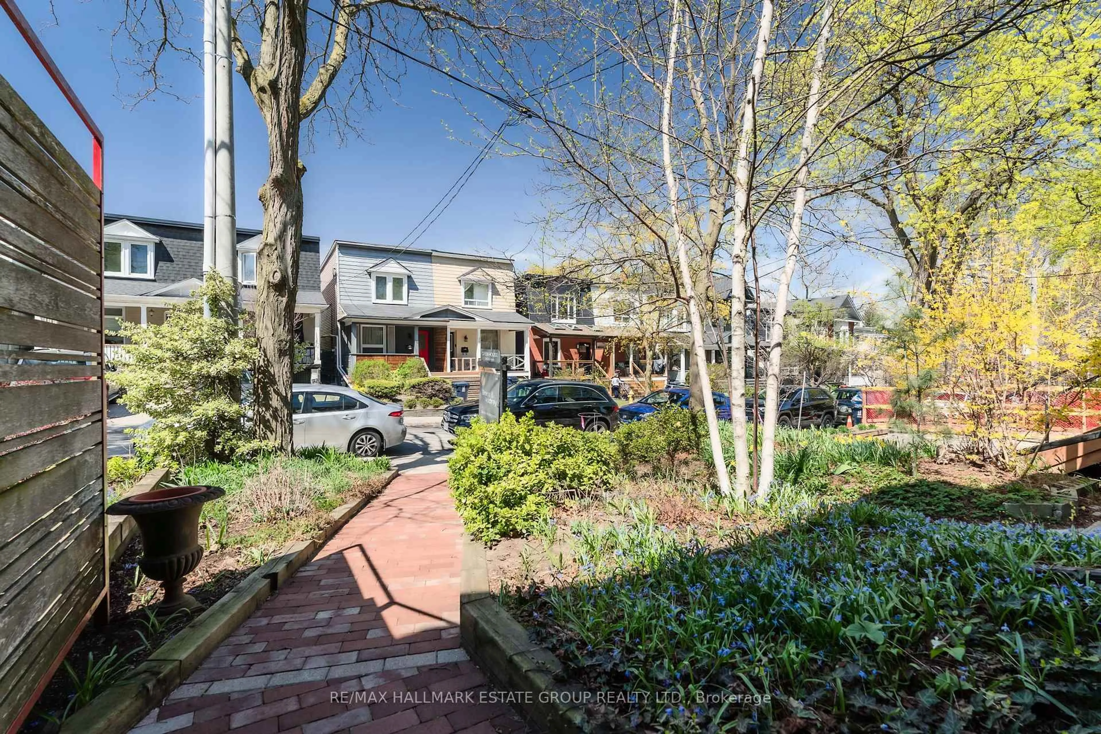 A pic from outside/outdoor area/front of a property/back of a property/a pic from drone, street for 123 Withrow Ave, Toronto Ontario M4K 1C8