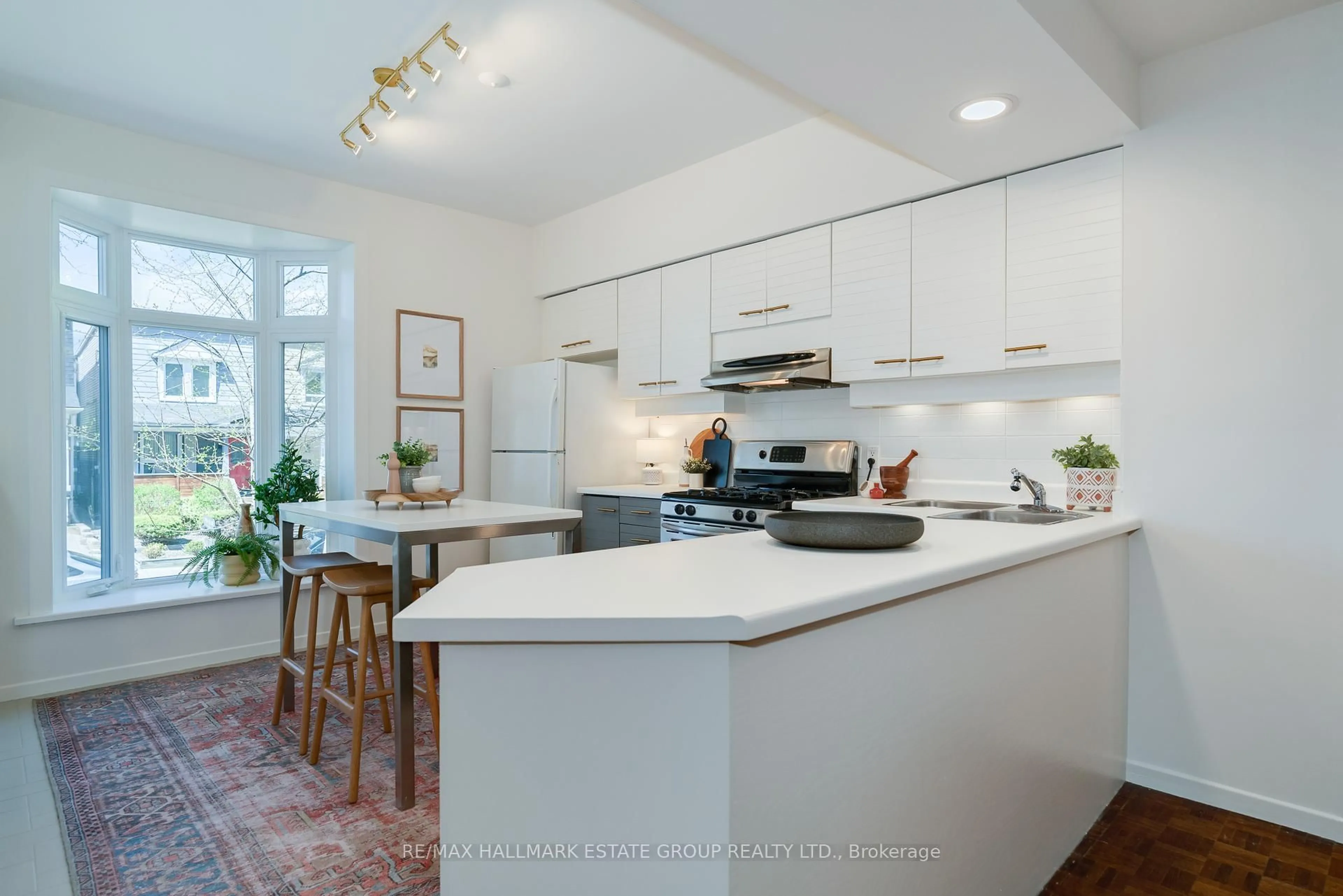 Open concept kitchen, ceramic/tile floor for 123 Withrow Ave, Toronto Ontario M4K 1C8