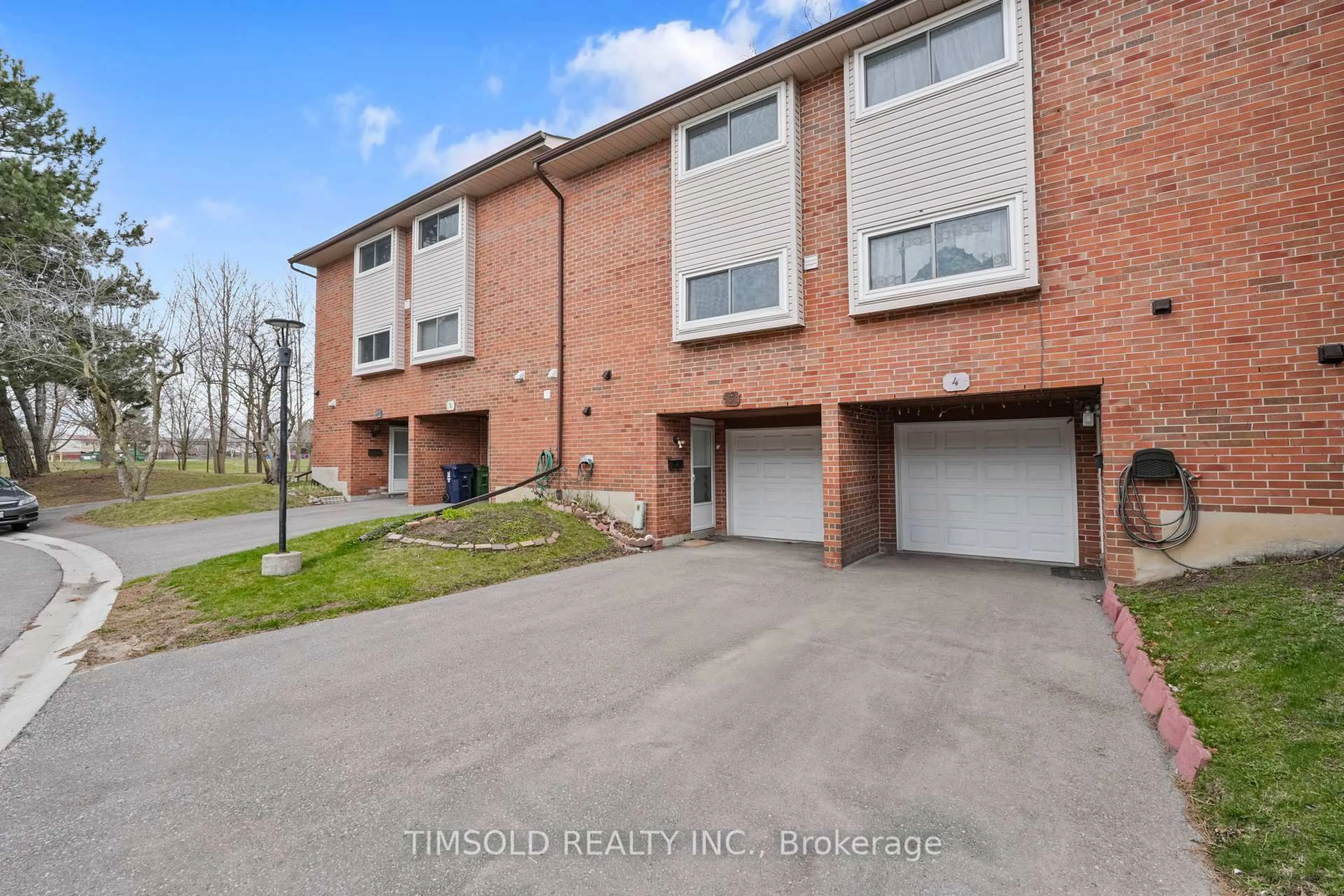 A pic from outside/outdoor area/front of a property/back of a property/a pic from drone, street for 170 Wickson Tr #3, Toronto Ontario M1B 1M4