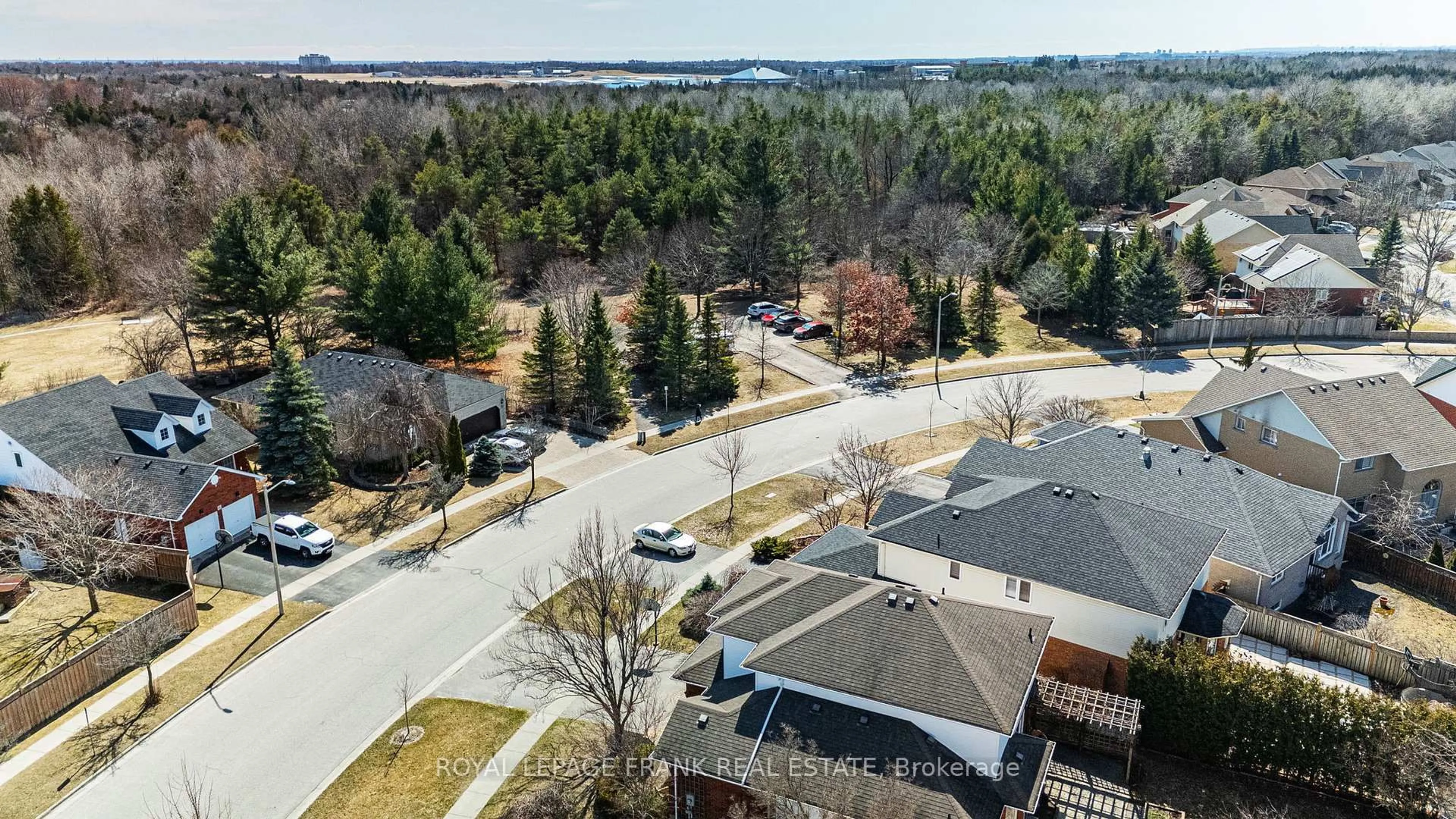 A pic from outside/outdoor area/front of a property/back of a property/a pic from drone, unknown for 148 Niagara Dr, Oshawa Ontario L1G 8B6