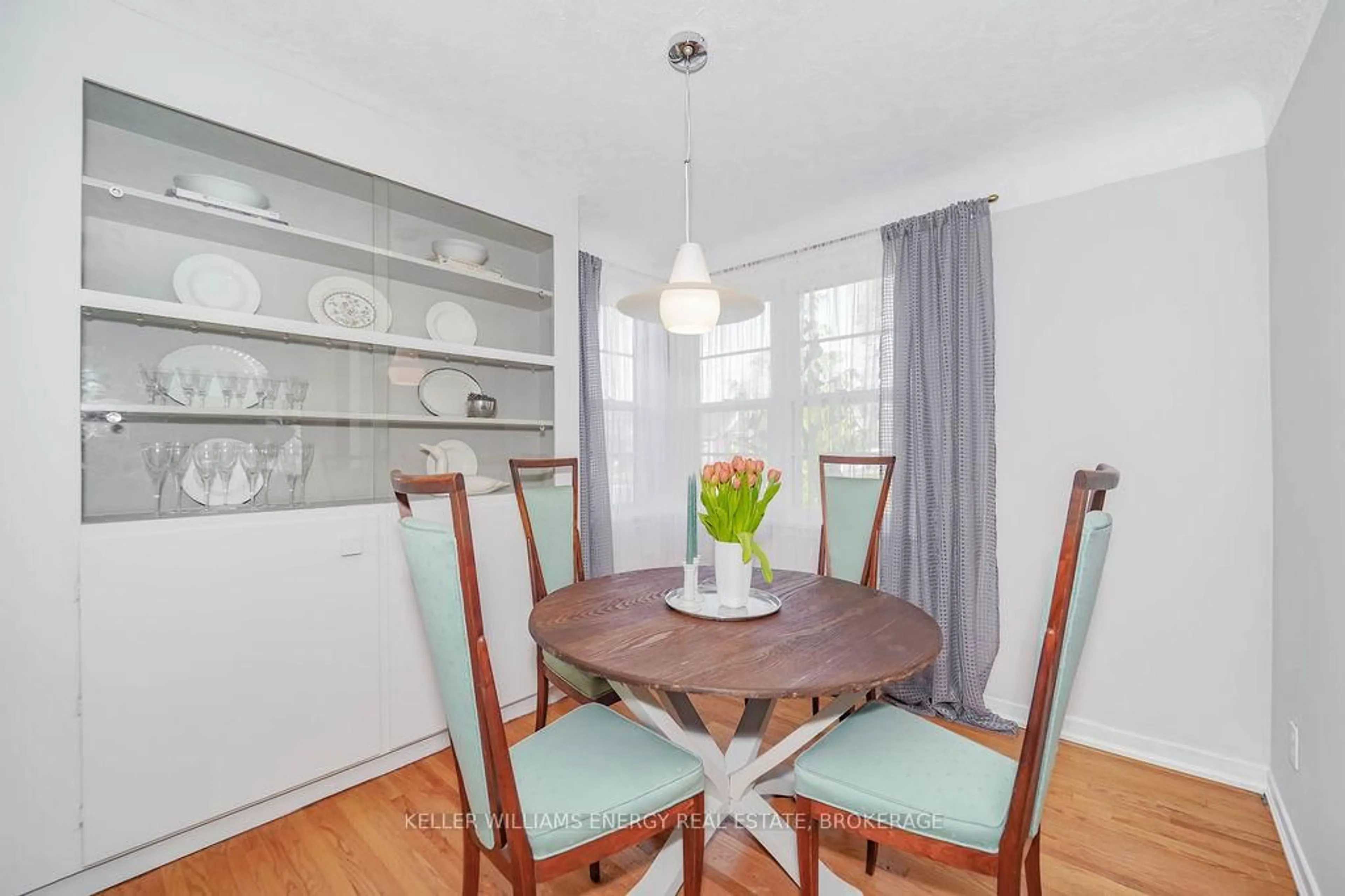 Dining room, wood/laminate floor for 71 Pontiac Ave, Oshawa Ontario L1G 3M1