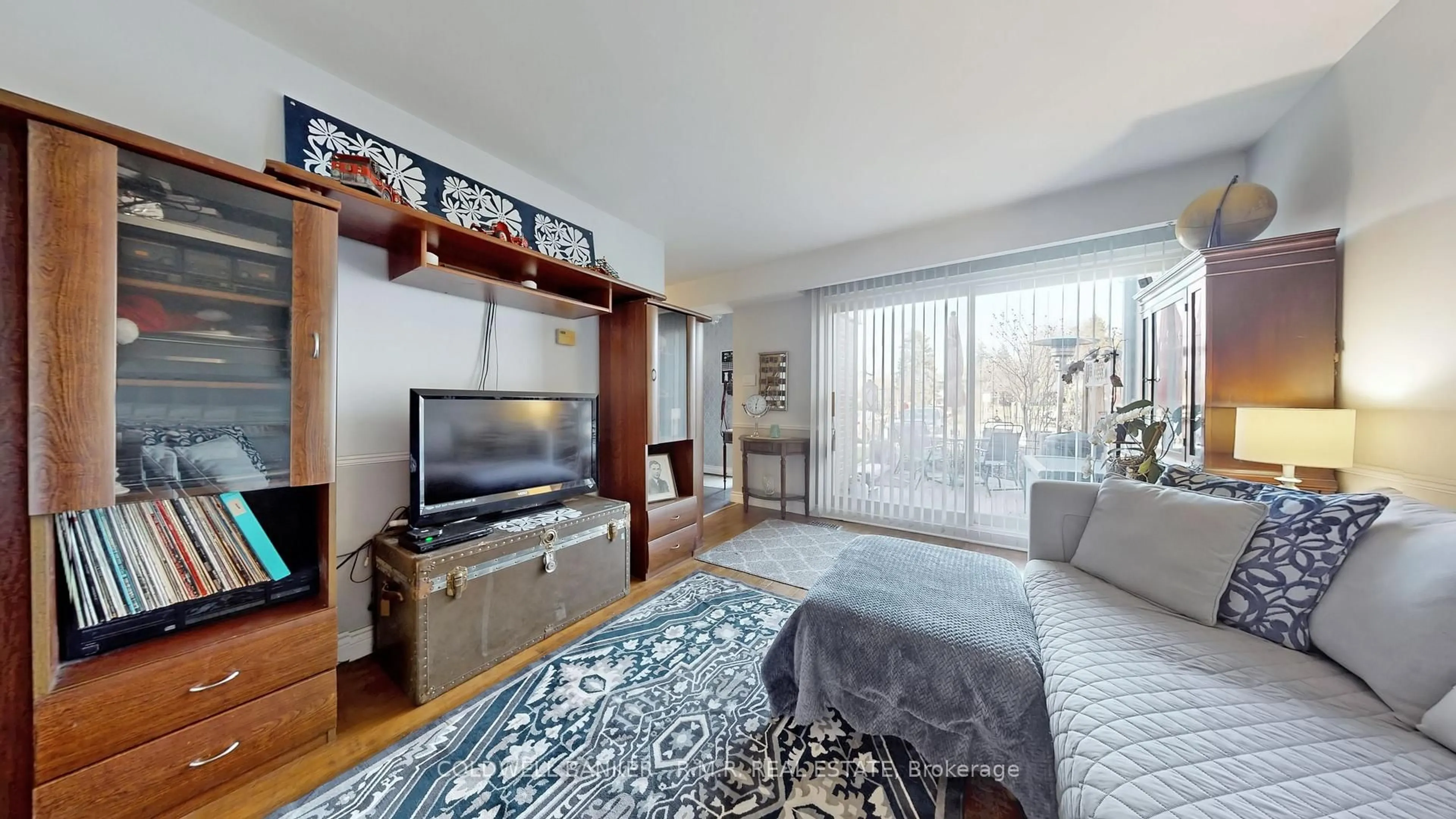 Living room with furniture, unknown for 925 Bayly St #91, Pickering Ontario L1W 1L4