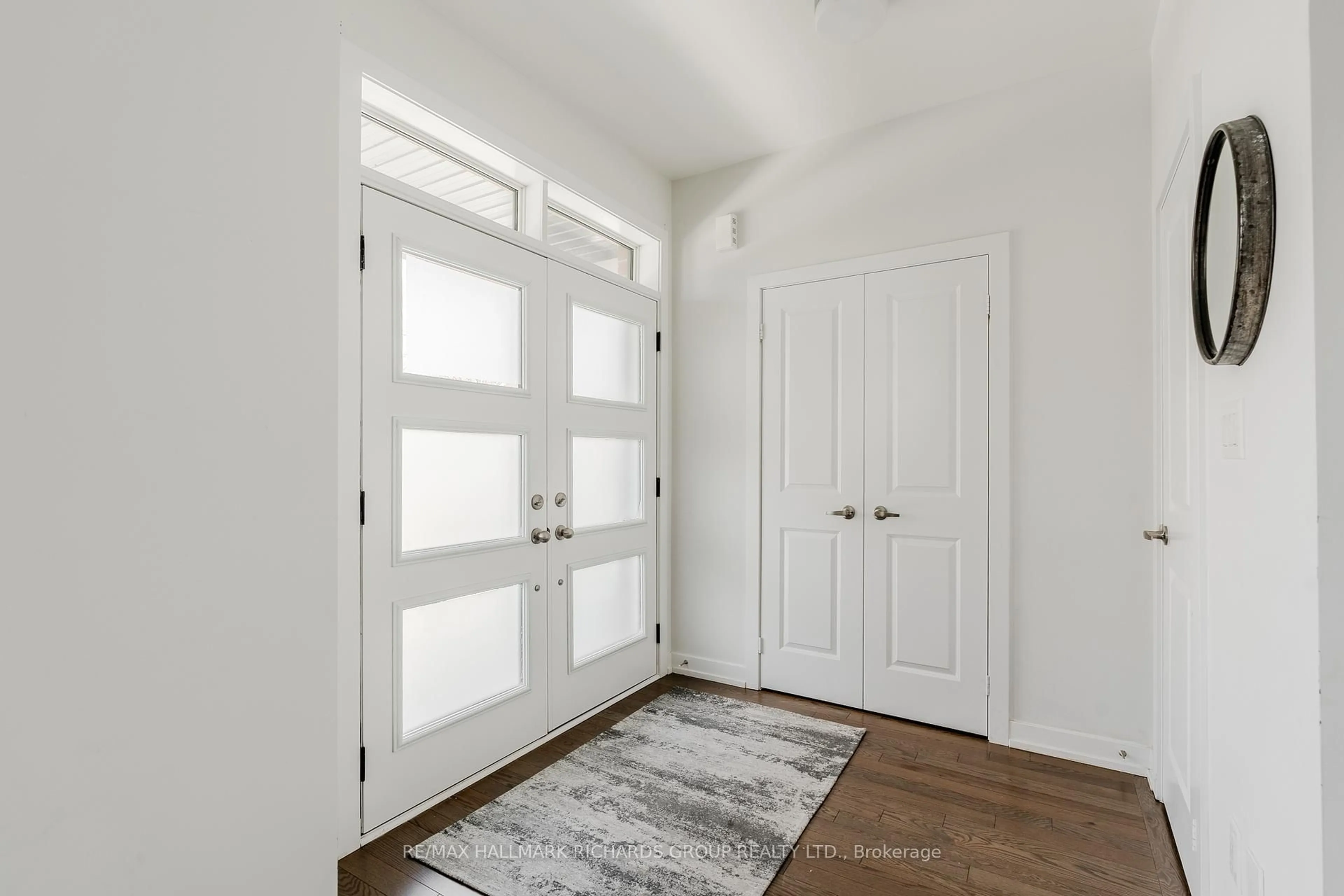Indoor entryway for 1 B Norbury Cres, Toronto Ontario M1P 0G3