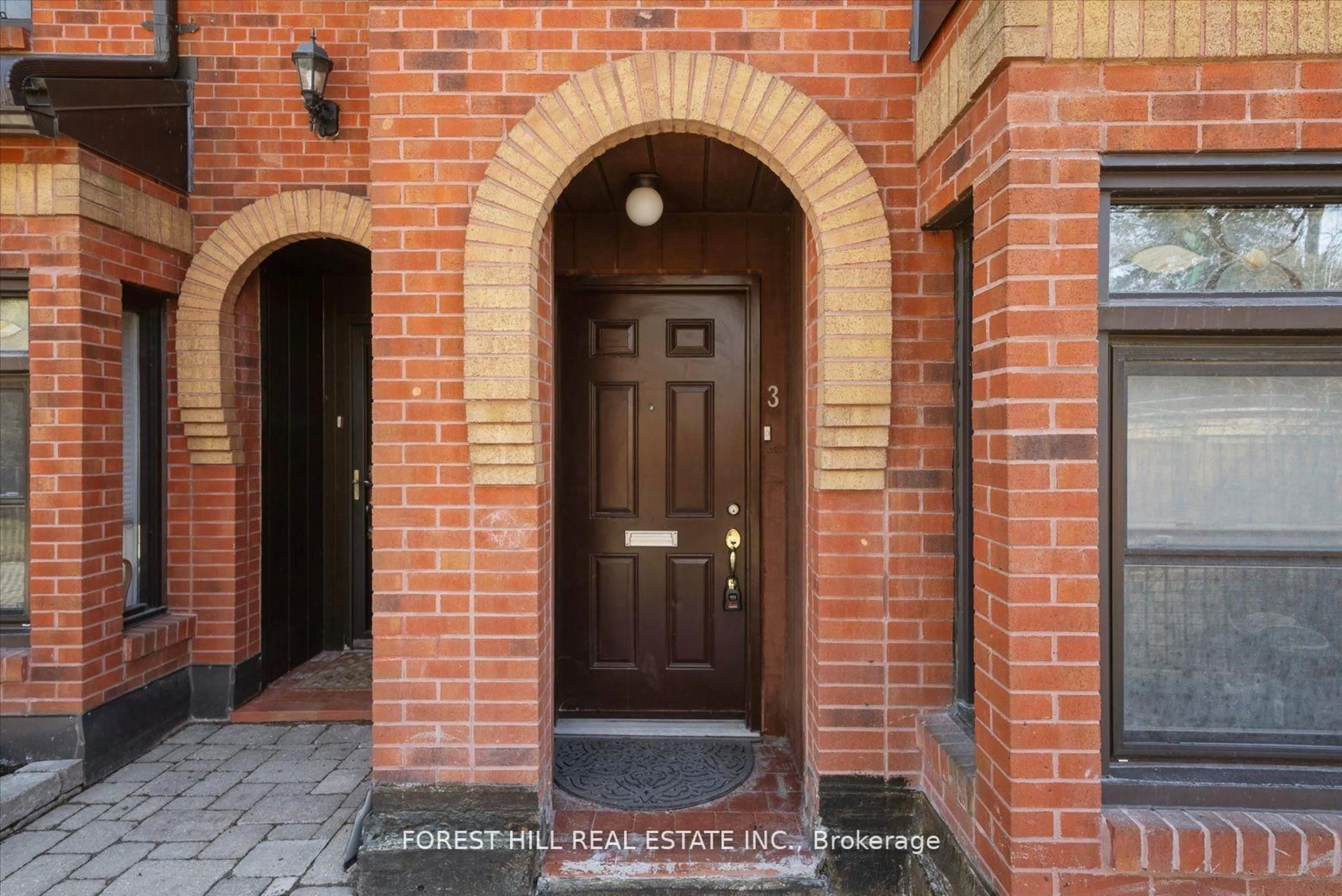 Unknown for 10 Buller Ave #Th3, Toronto Ontario M4L 1C1
