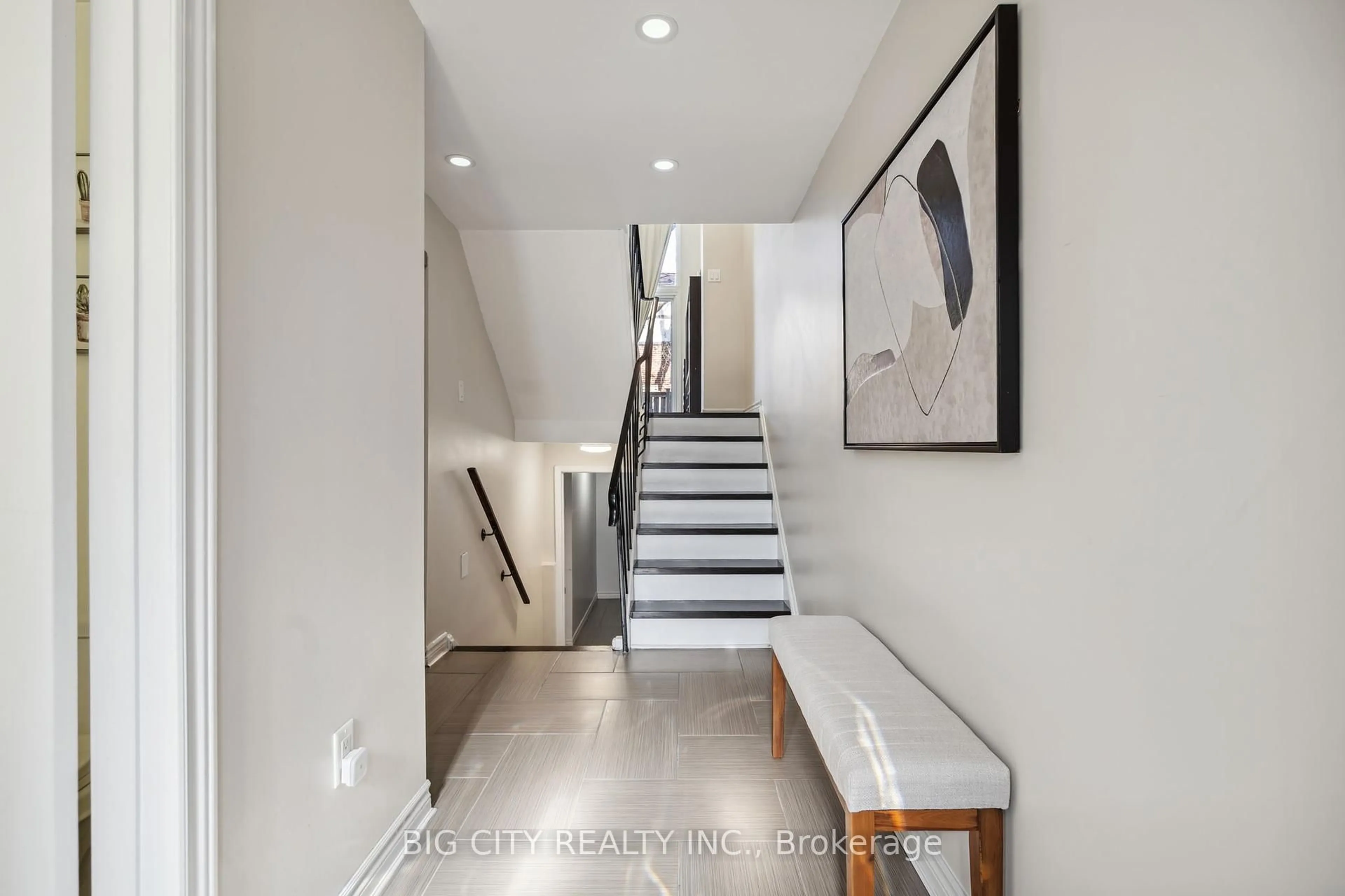 Indoor foyer for 321 Trudelle St #21, Toronto Ontario M1J 3J9