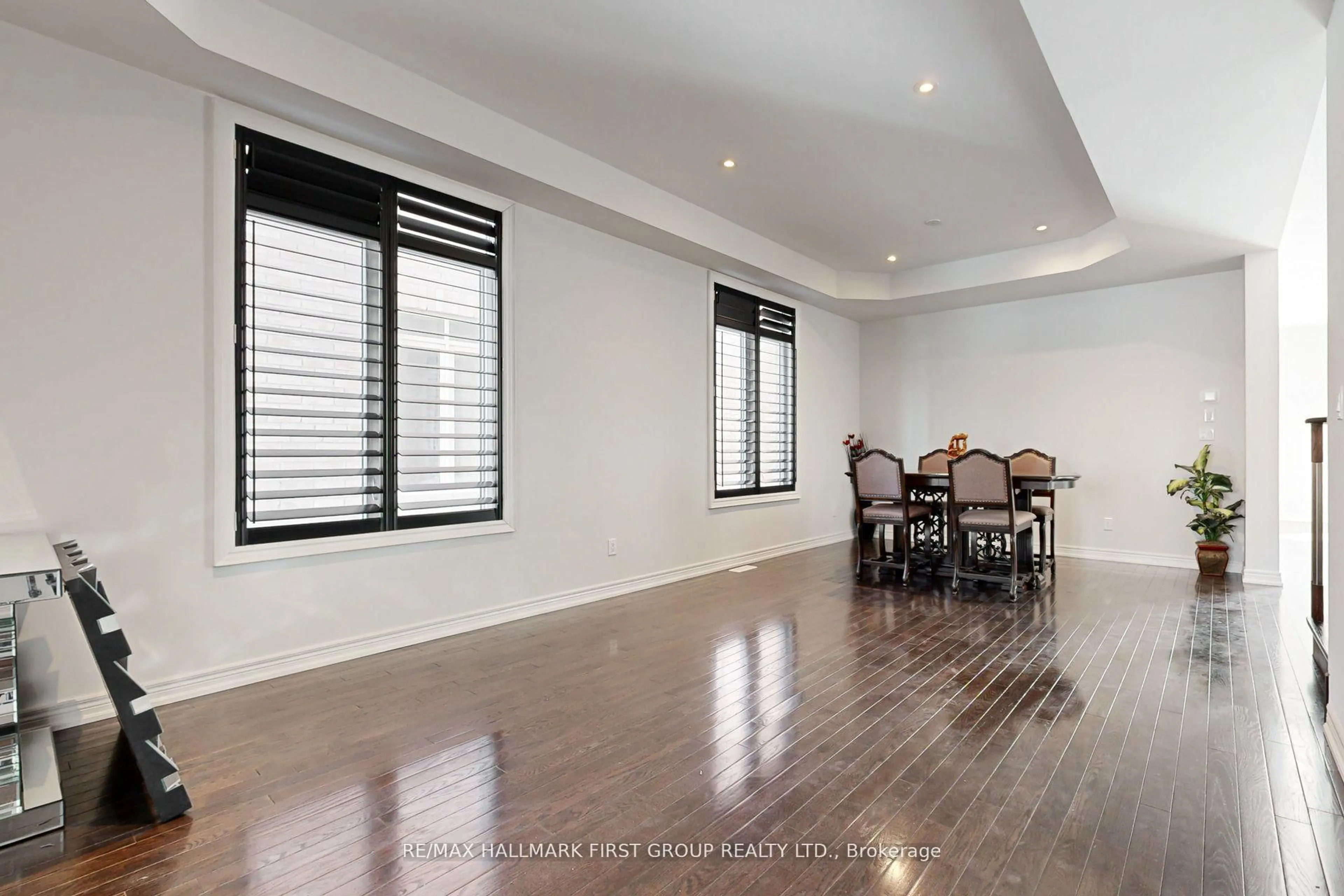 Dining room, wood/laminate floor for 329 Windfields Farm Dr, Oshawa Ontario L1L 0M2