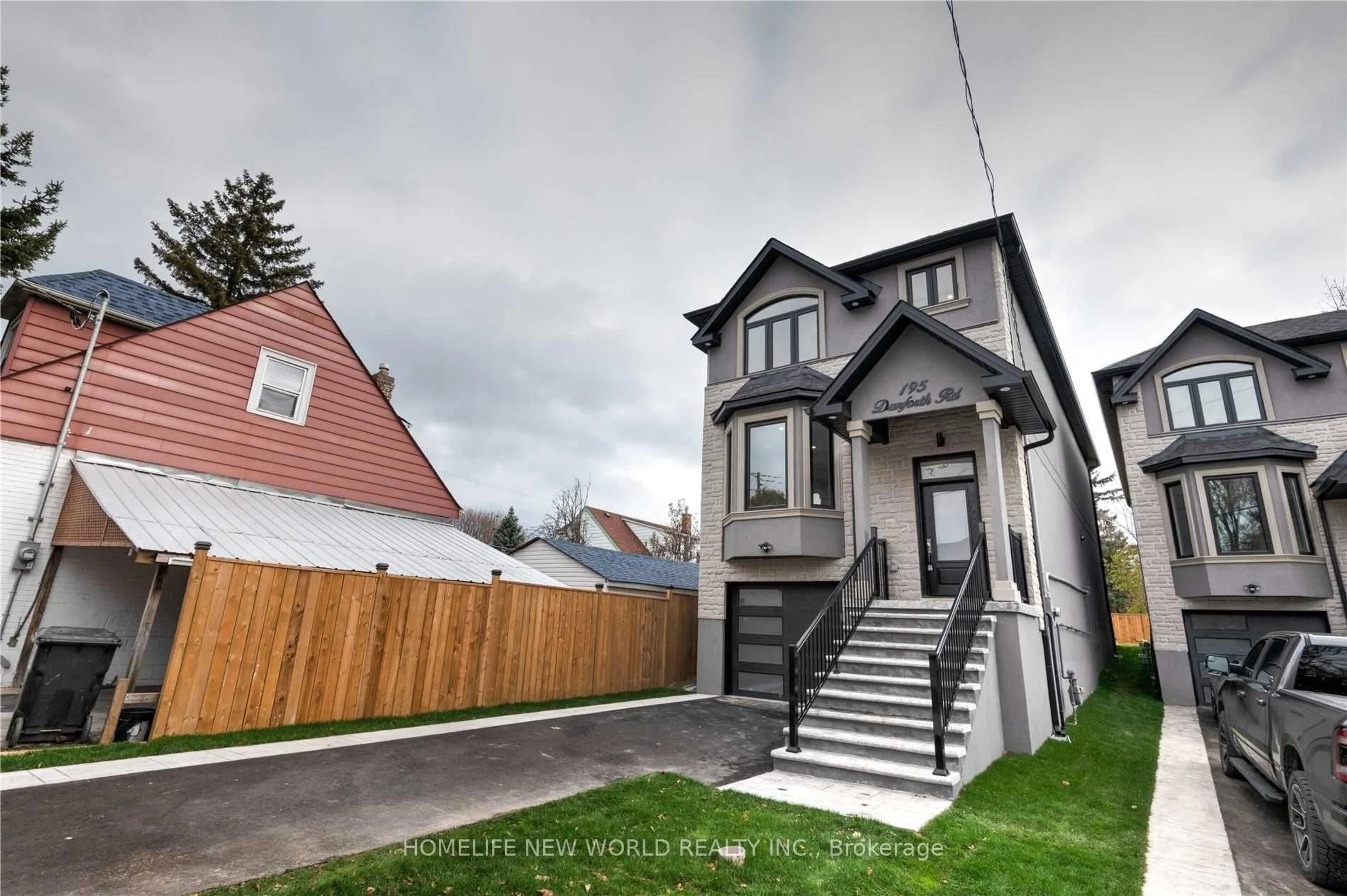 A pic from outside/outdoor area/front of a property/back of a property/a pic from drone, street for 195 Danforth Rd, Toronto Ontario M1L 3X1