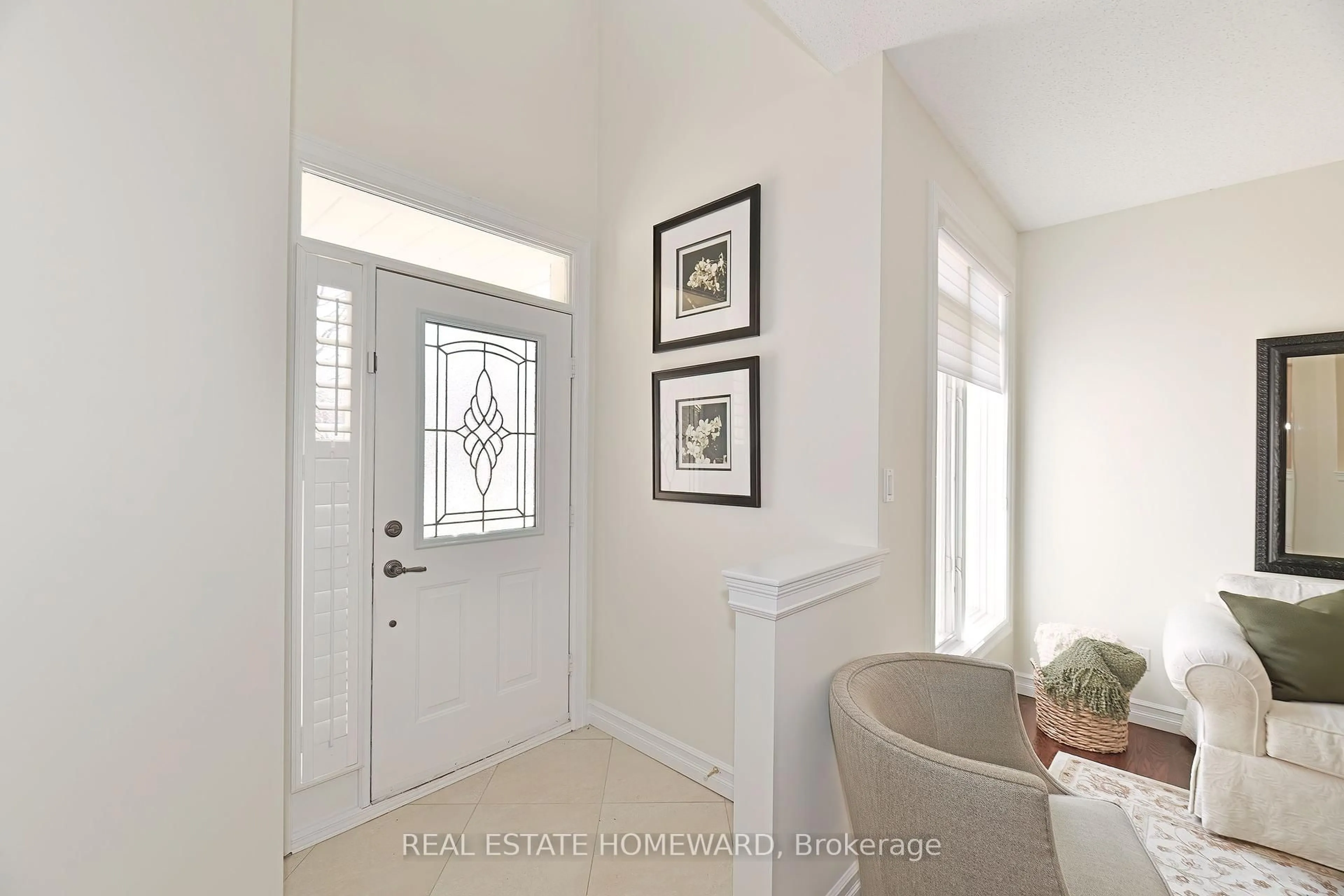 Indoor entryway for 1778 White Cedar Dr, Pickering Ontario L1V 6Z1