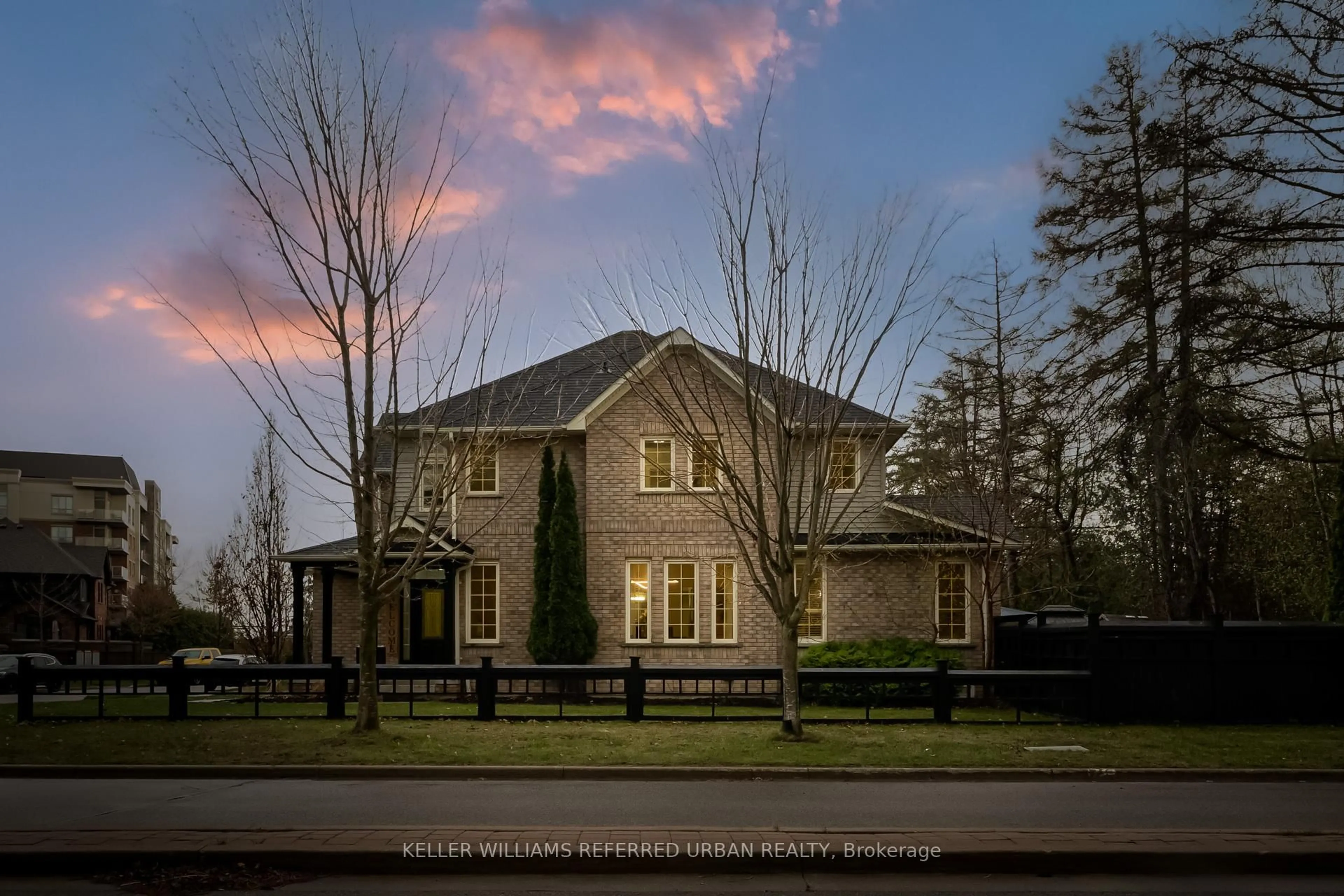 Unknown for 2 Thistledown Cres, Whitby Ontario L1R 3P2