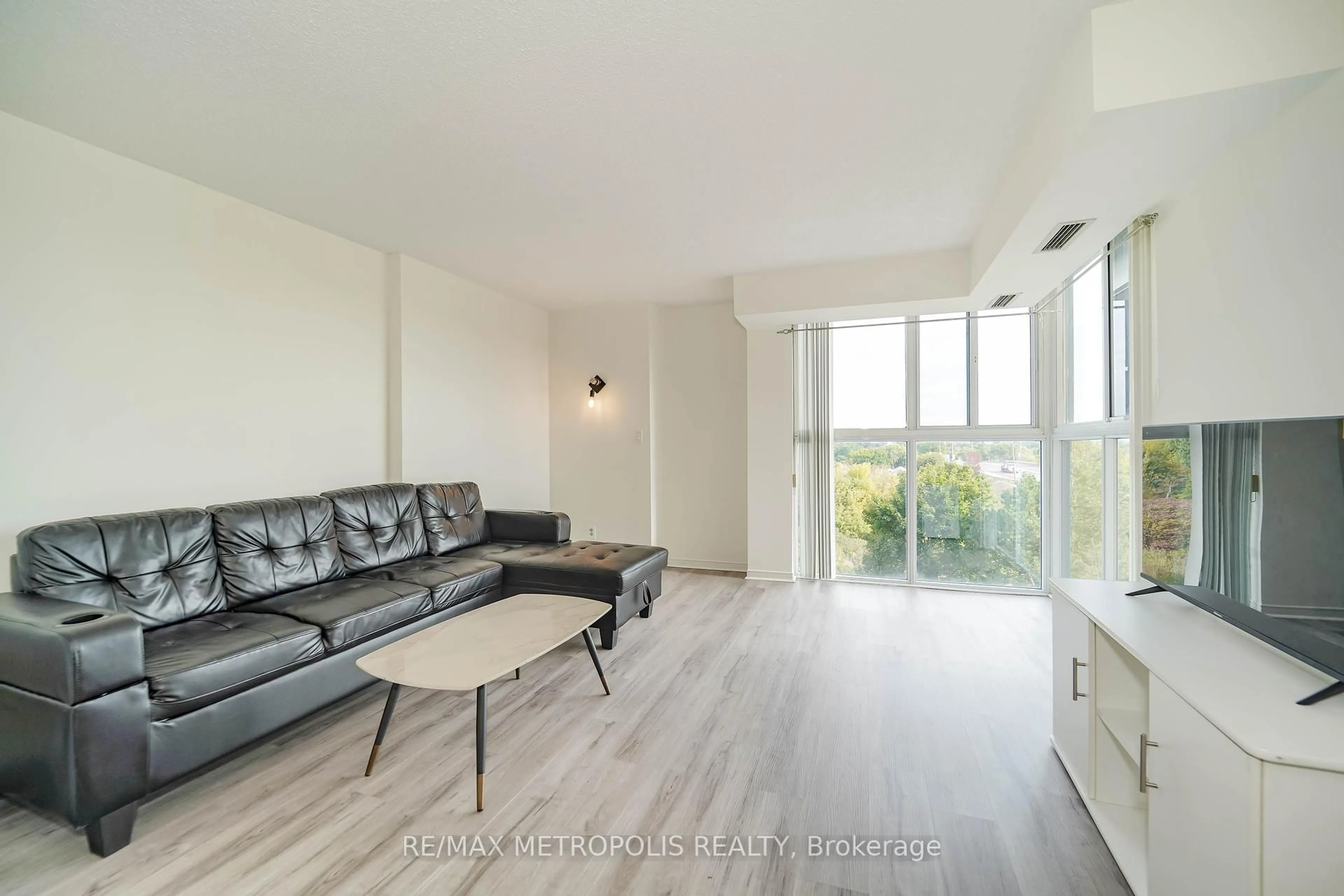 Living room with furniture, wood/laminate floor for 90 Dale Ave #502, Toronto Ontario M1J 3N4