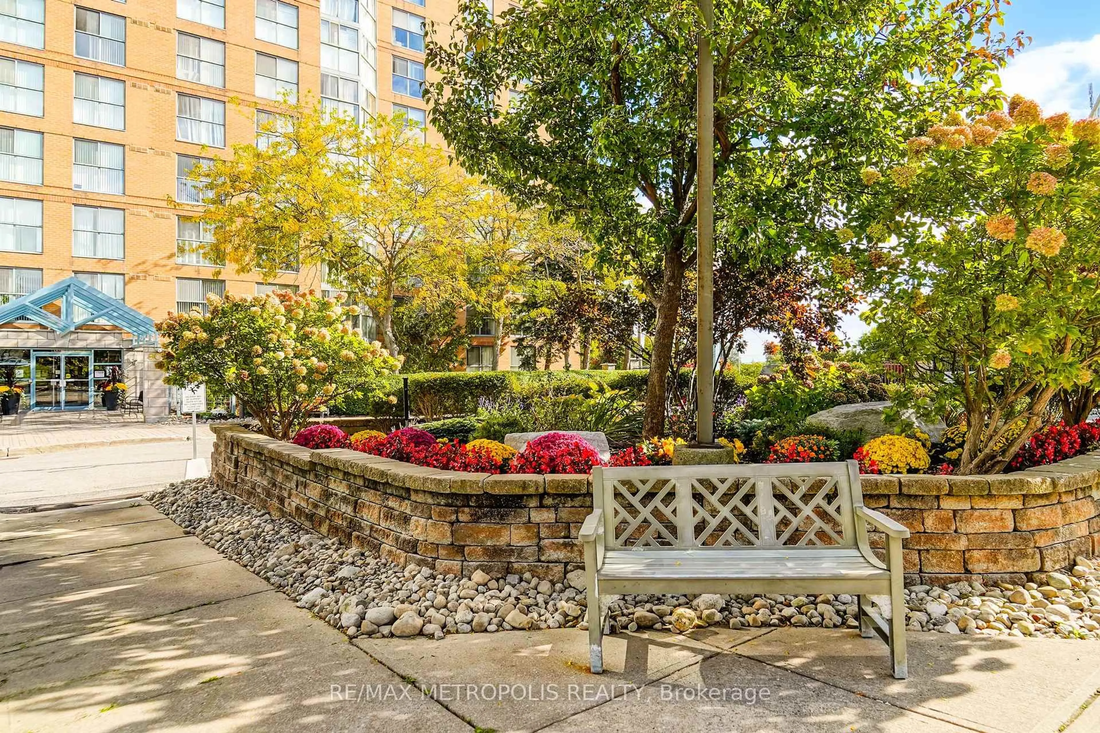 Patio, street for 90 Dale Ave #502, Toronto Ontario M1J 3N4