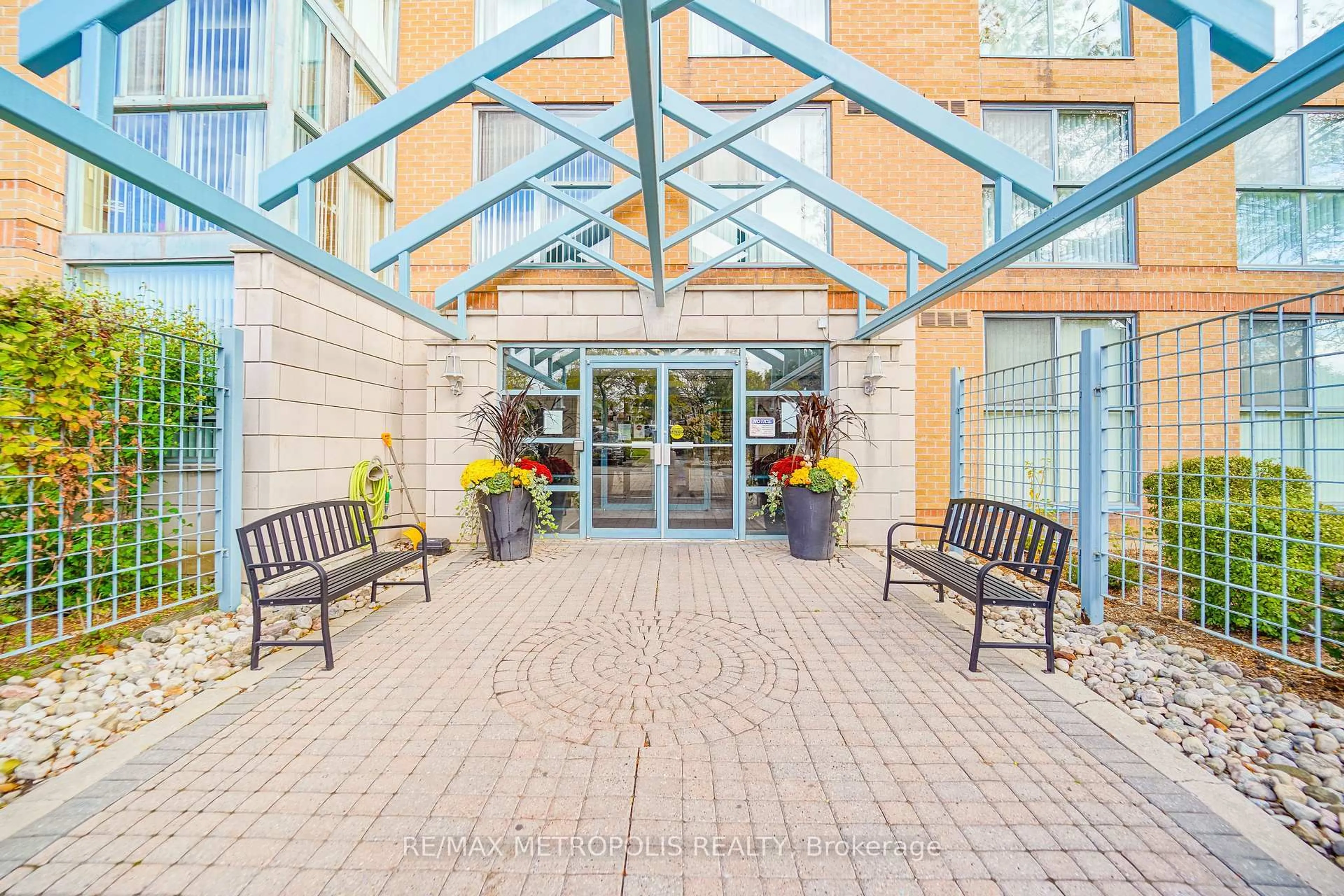 Indoor foyer for 90 Dale Ave #502, Toronto Ontario M1J 3N4