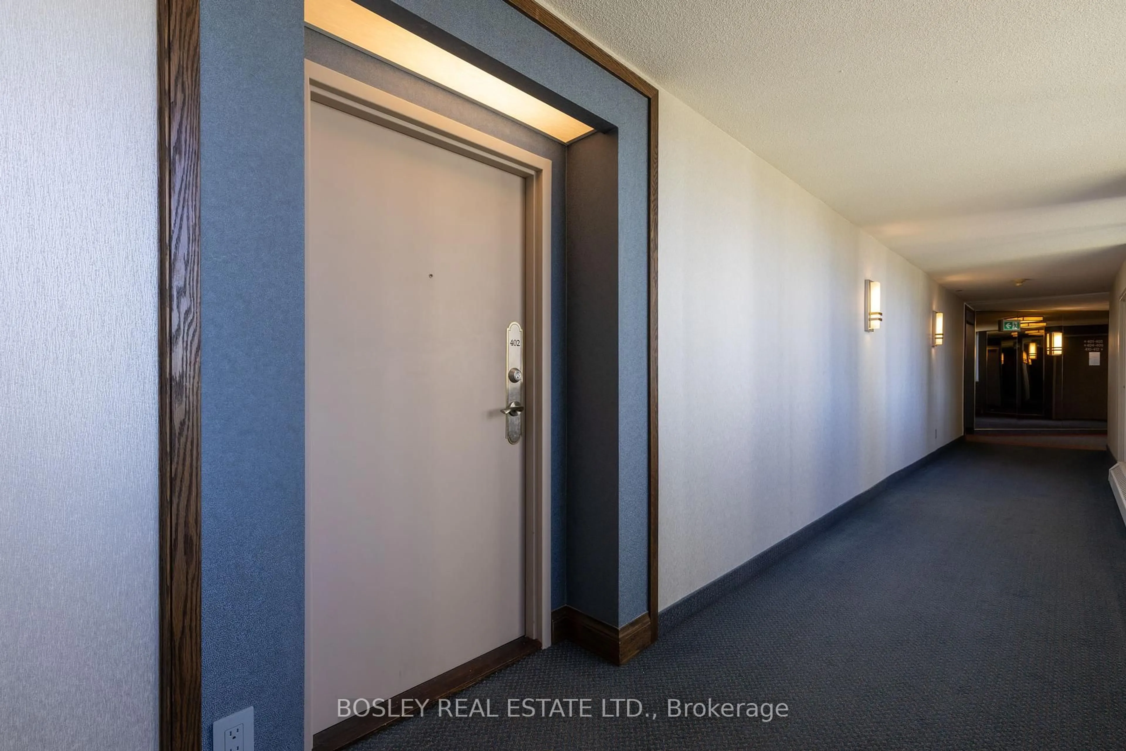 Indoor entryway for 360 Watson St #402, Whitby Ontario L1N 9G2