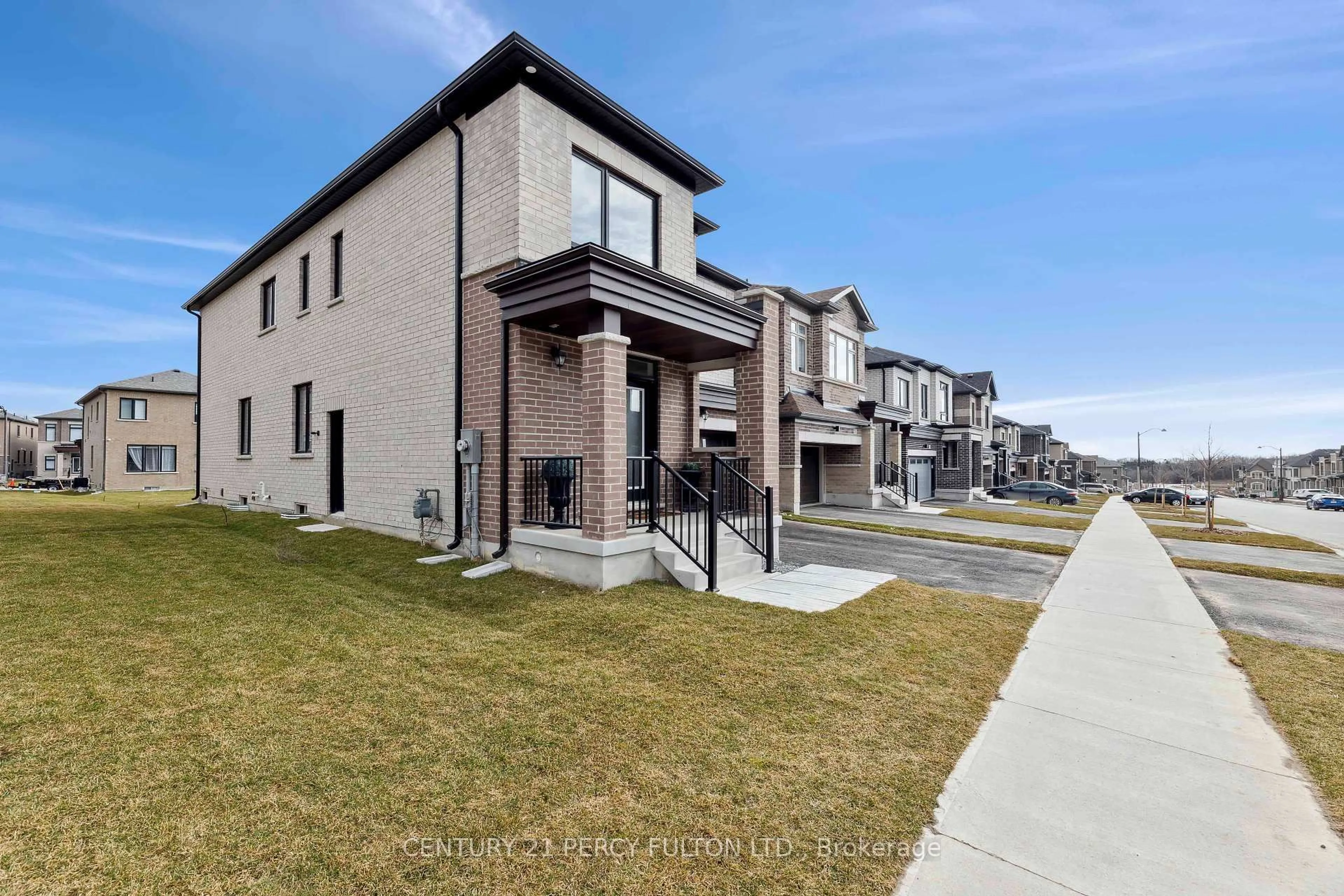 A pic from outside/outdoor area/front of a property/back of a property/a pic from drone, street for 2137 Coppermine St, Oshawa Ontario L1L 0T1