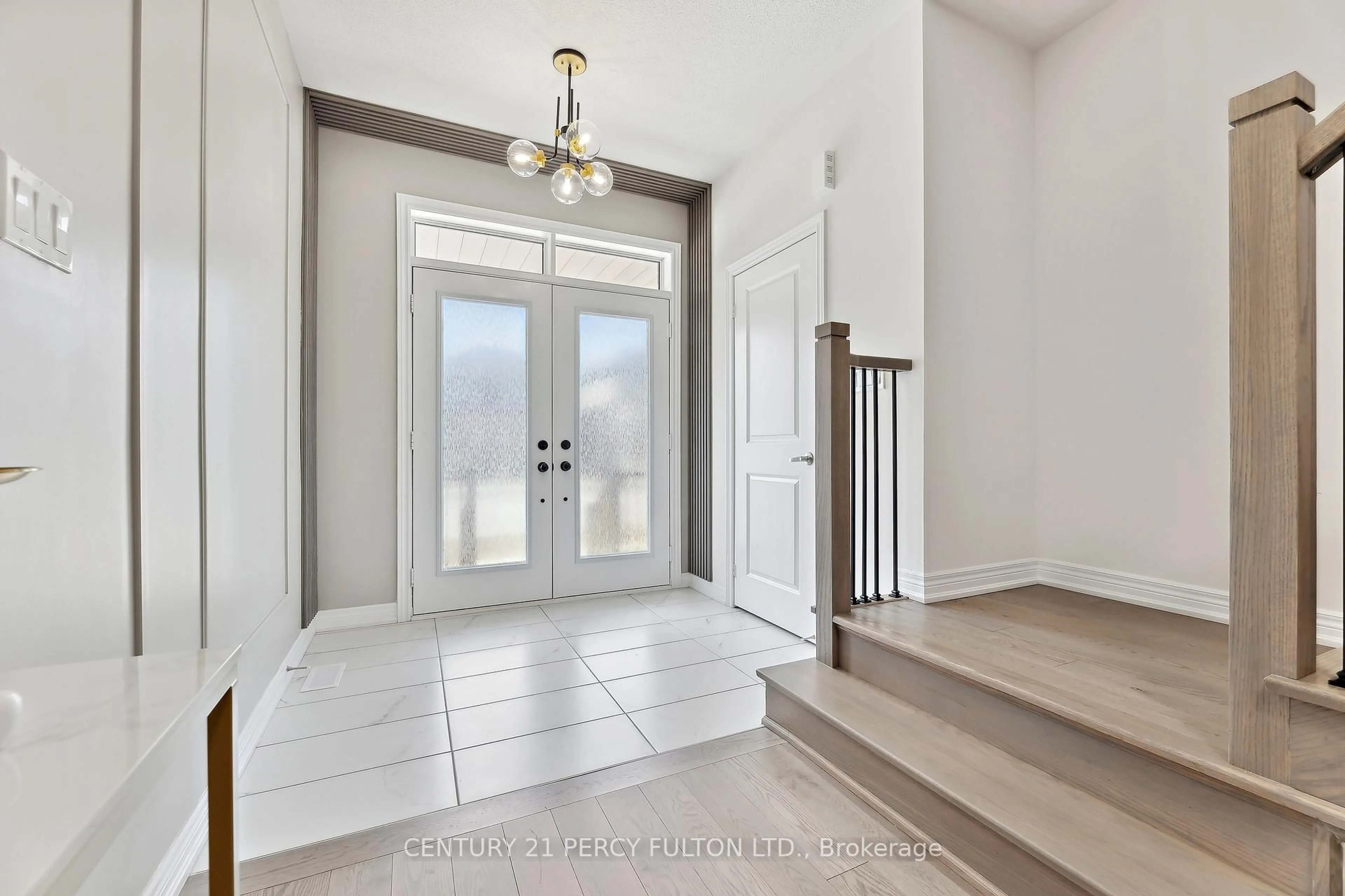 Indoor entryway for 2137 Coppermine St, Oshawa Ontario L1L 0T1