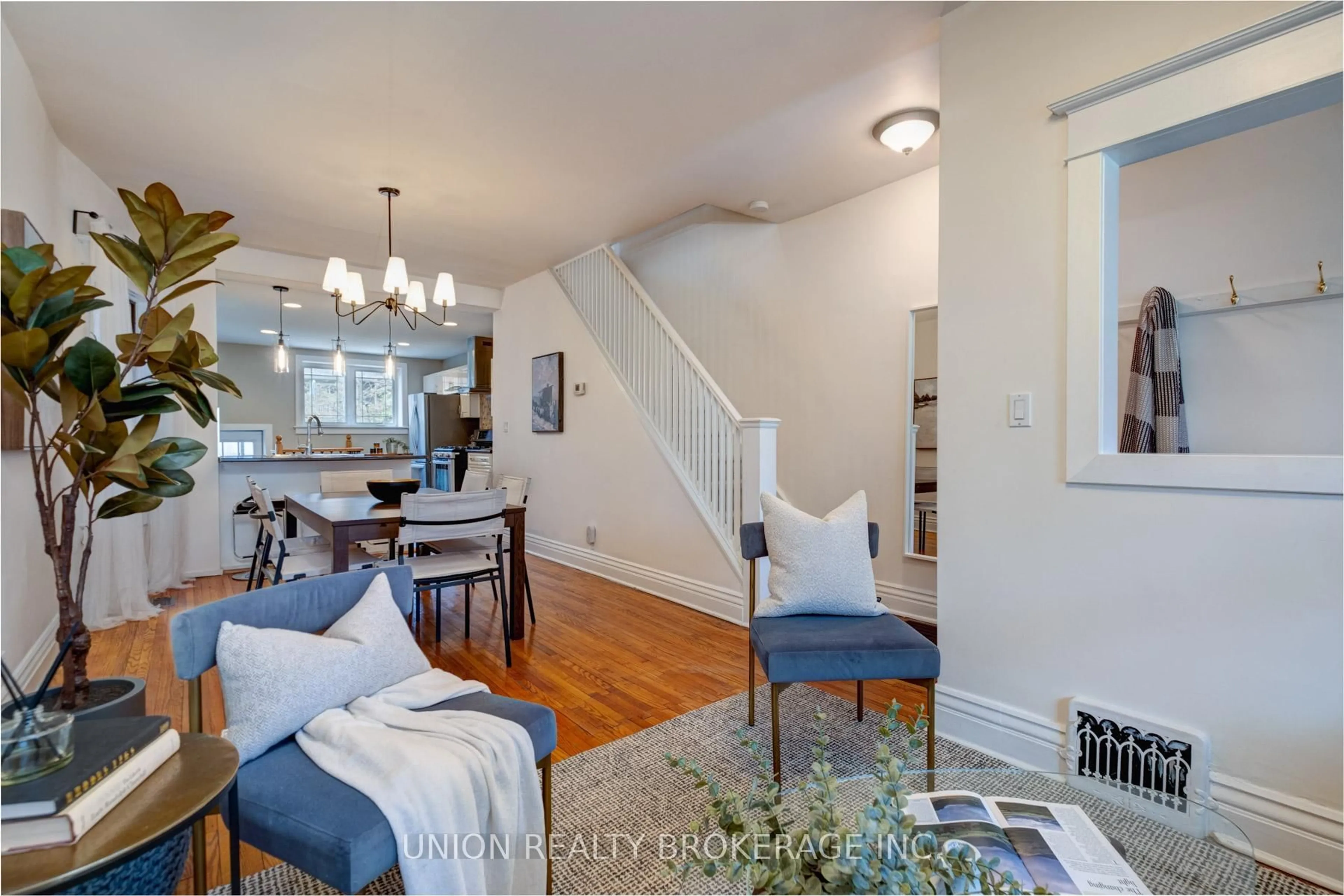 Living room with furniture, unknown for 146 Beech Ave, Toronto Ontario M4E 3H6