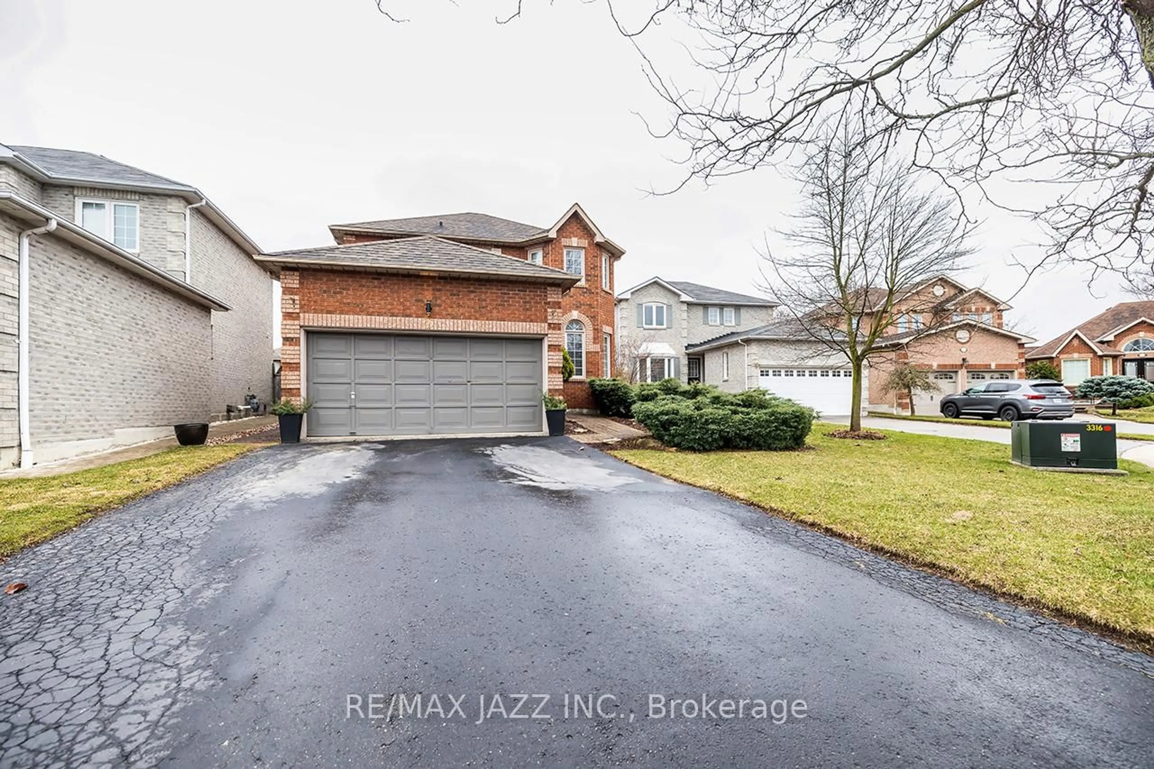 Unknown for 7 Barwick Crt, Whitby Ontario L1N 9C2