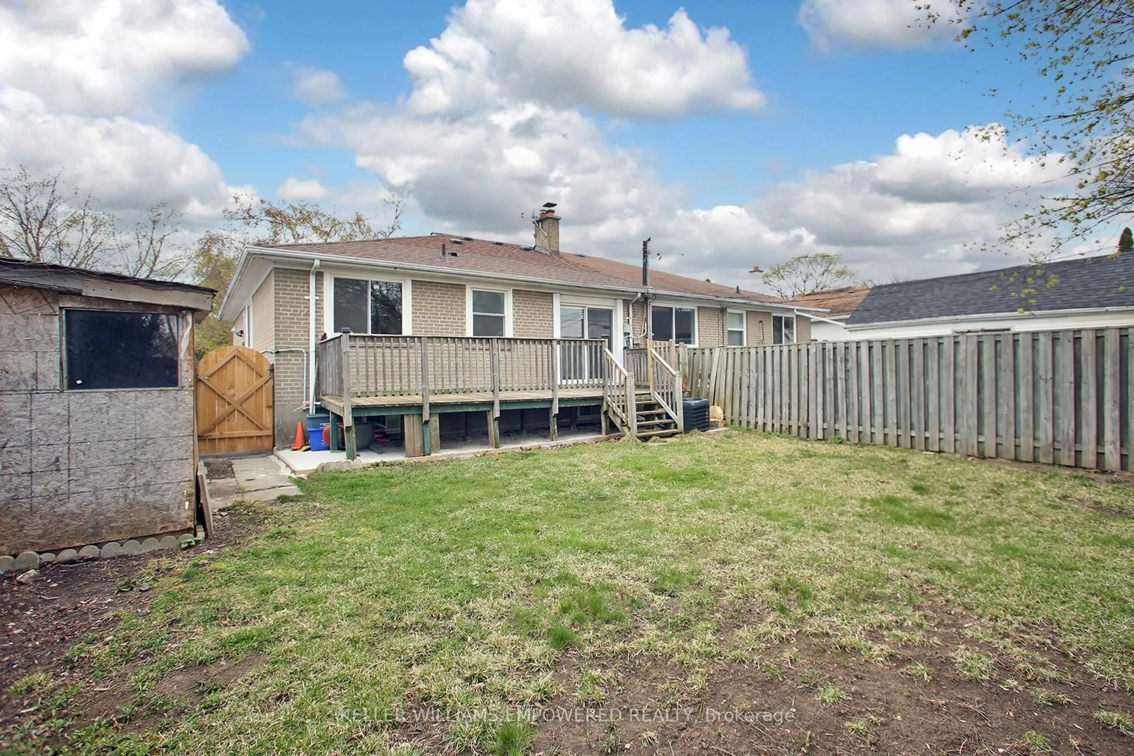 A pic from outside/outdoor area/front of a property/back of a property/a pic from drone, street for 5 Tulloch Dr, Ajax Ontario L1S 2S3