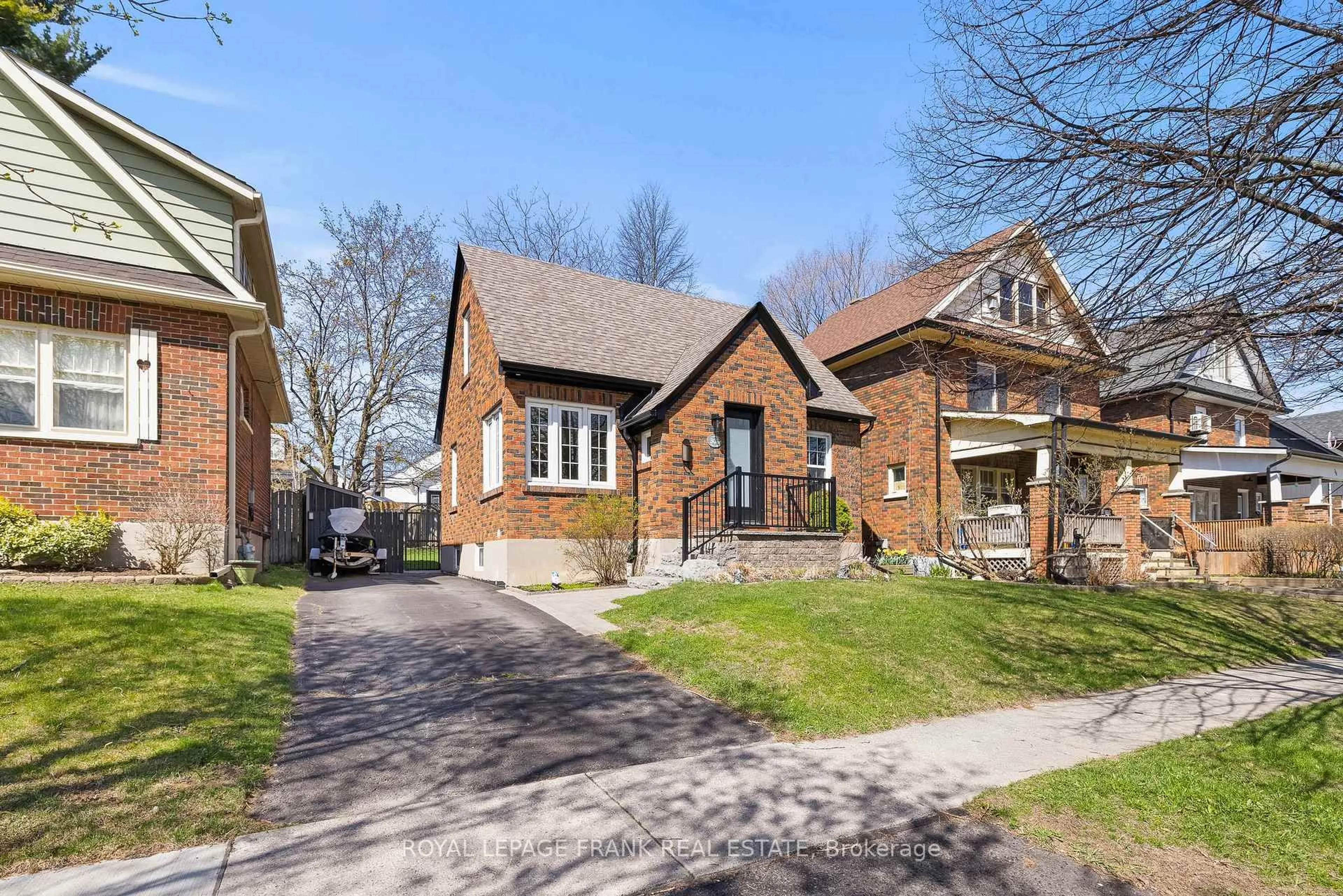 Home with brick exterior material, street for 308 Leslie St, Oshawa Ontario L1G 5H7