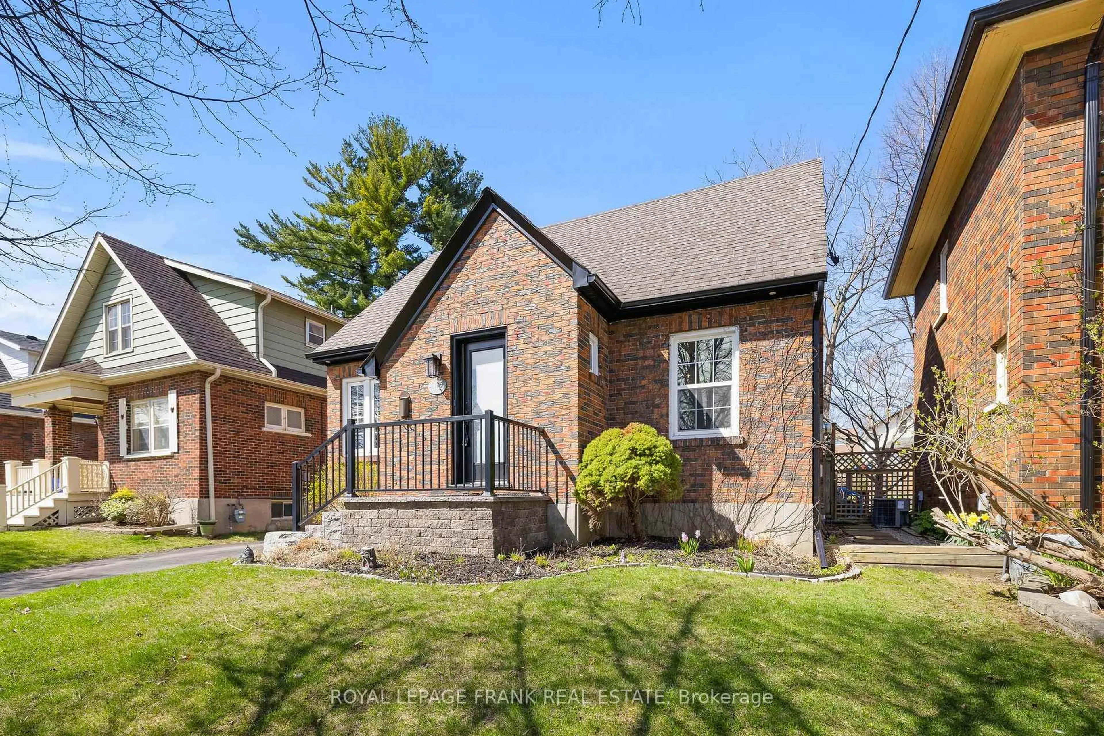 Home with brick exterior material, street for 308 Leslie St, Oshawa Ontario L1G 5H7