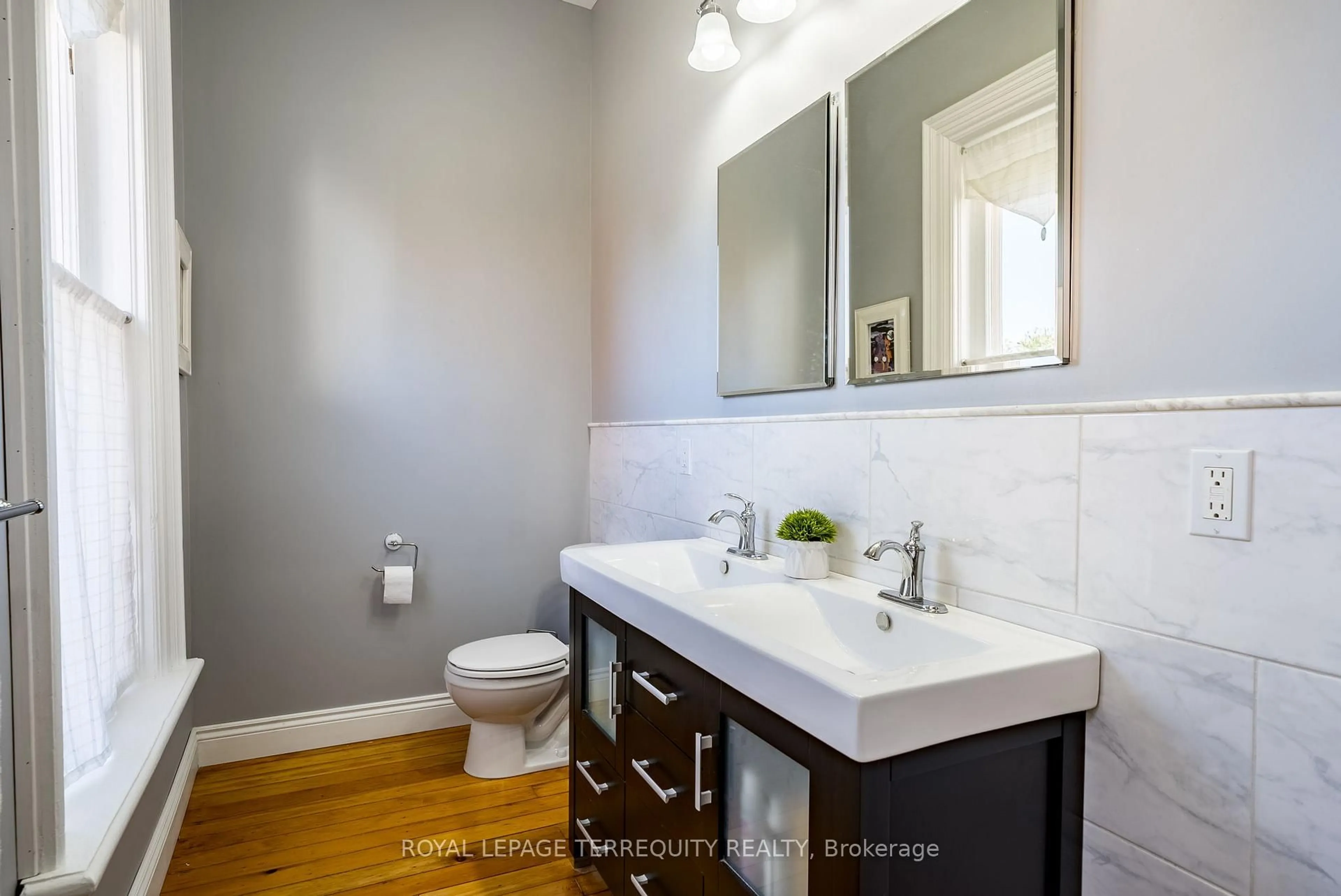 Standard bathroom, ceramic/tile floor for 14576 Old Simcoe Rd, Scugog Ontario L9L 1C1