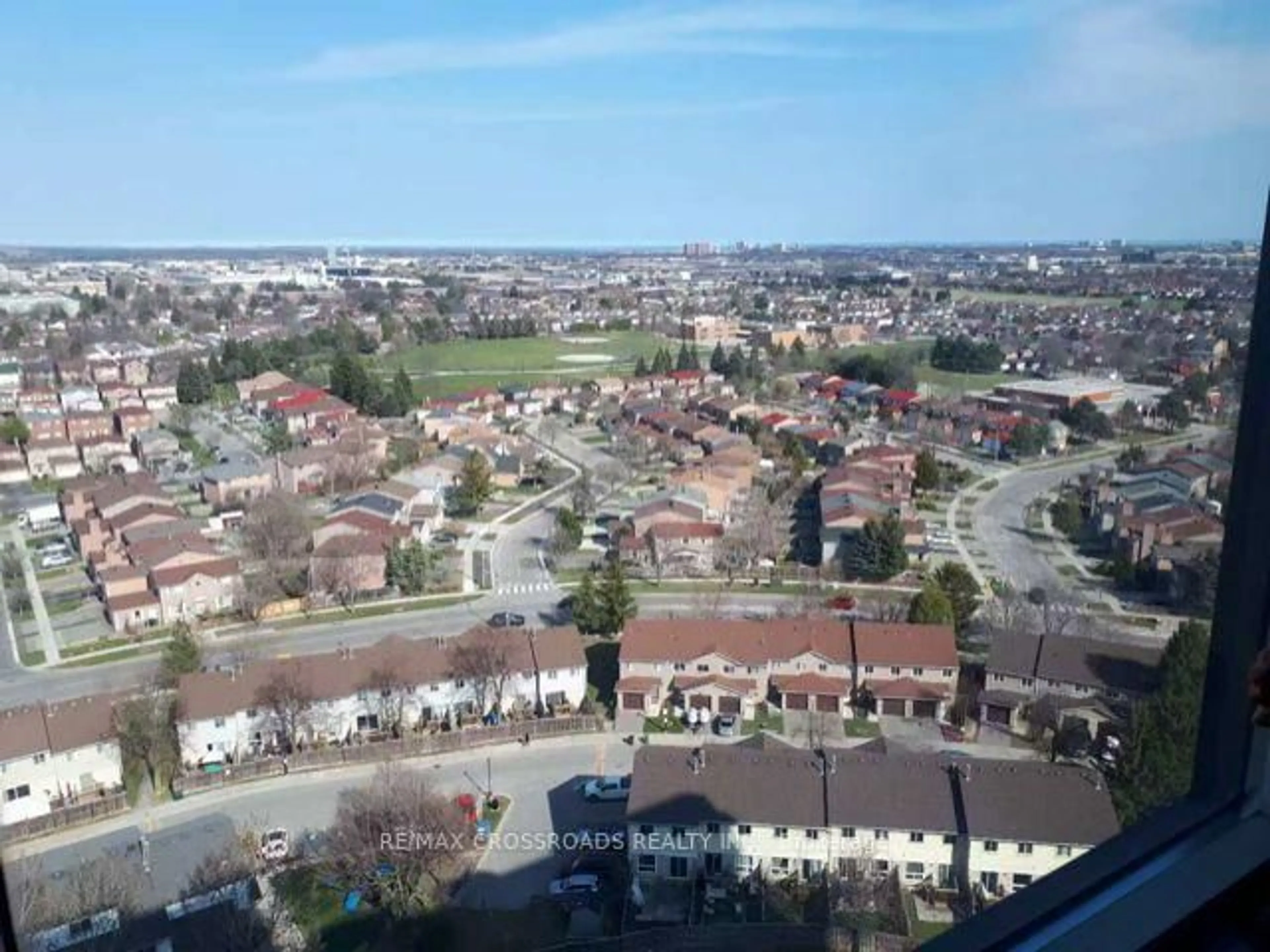 A pic from outside/outdoor area/front of a property/back of a property/a pic from drone, city buildings view from balcony for 80 Alton Towers Circ #1913, Toronto Ontario M1V 5E8