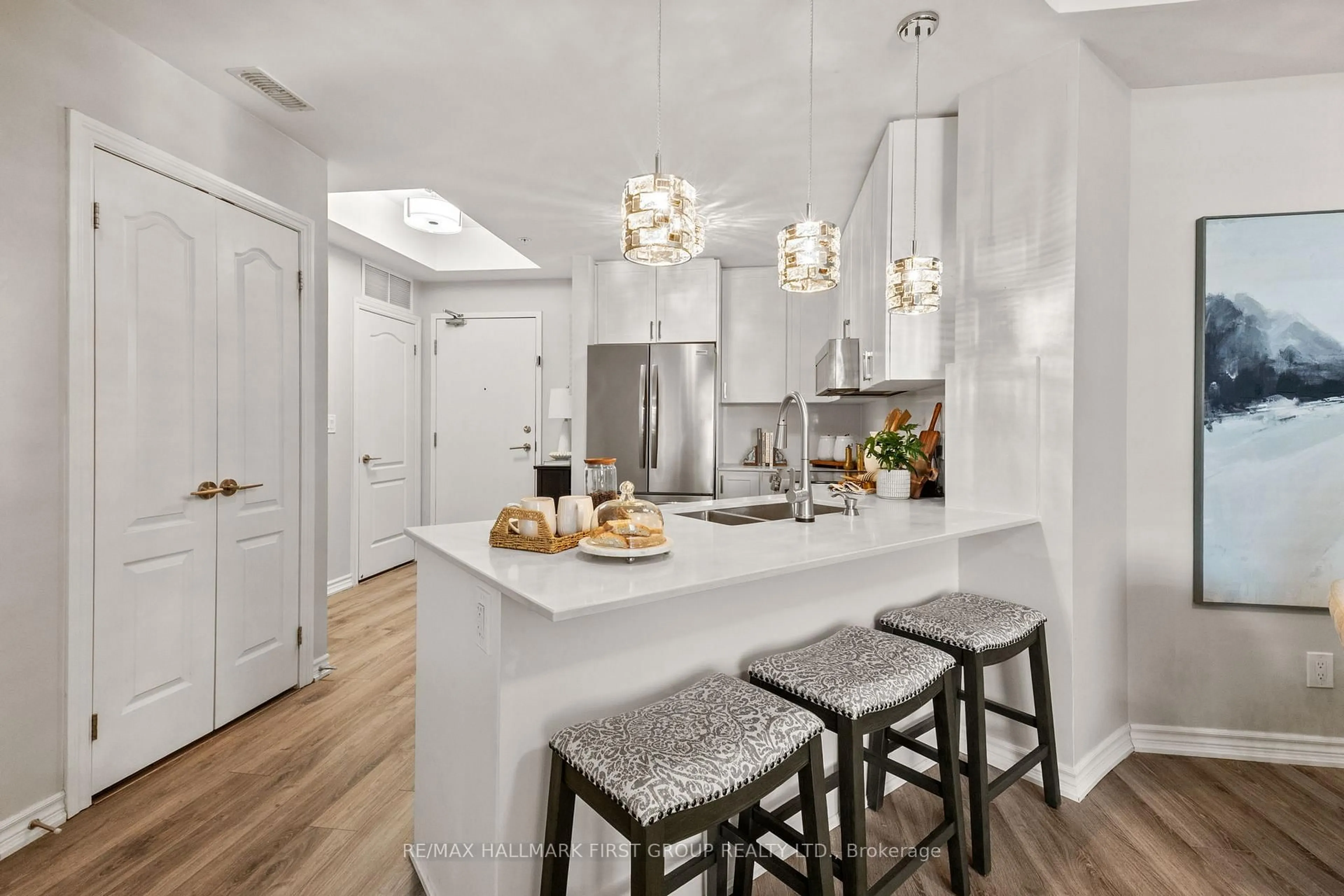 Open concept kitchen, ceramic/tile floor for 670 Gordon St #316, Whitby Ontario L1N 0K9