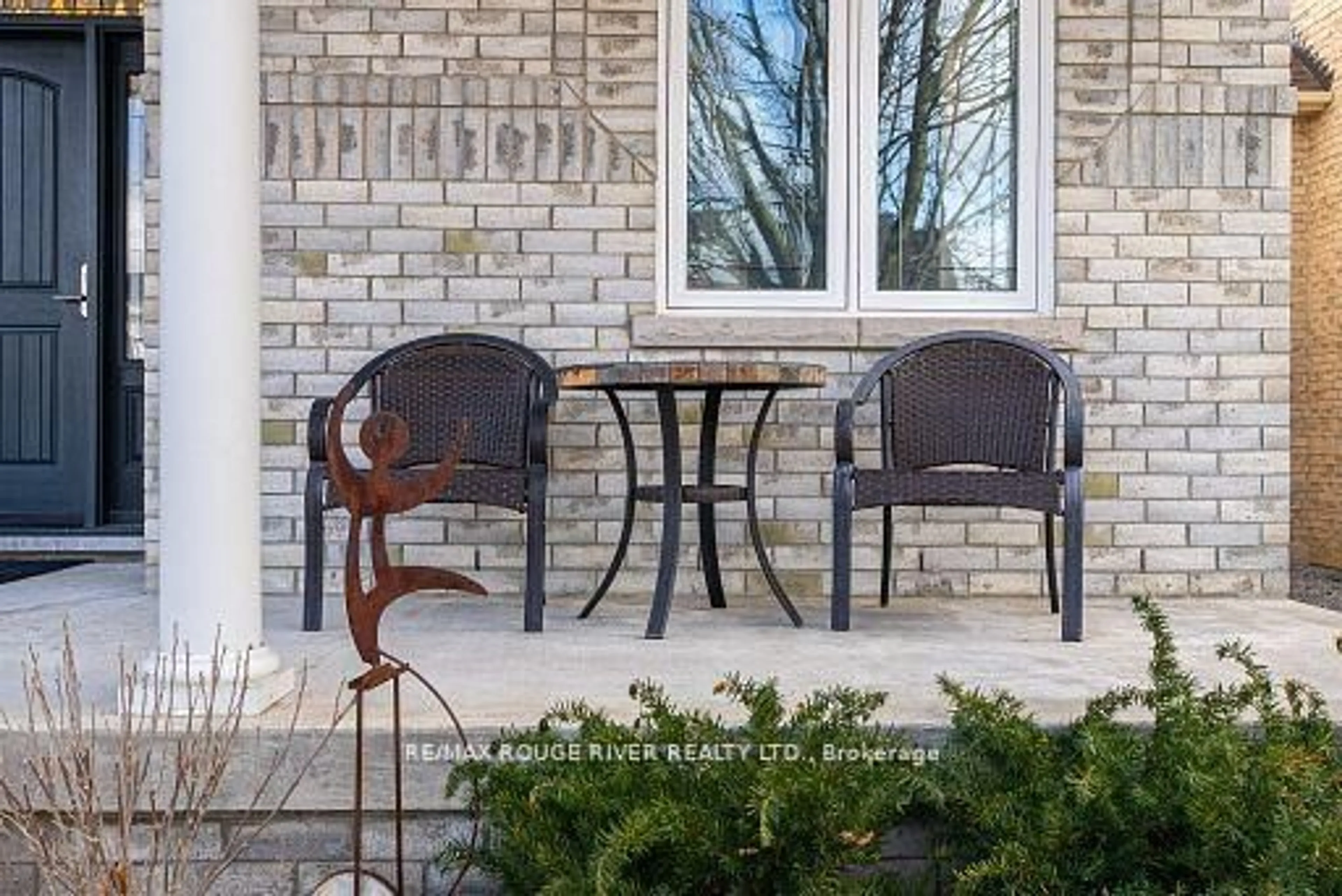 Patio, street for 3 Lennon Crt, Whitby Ontario L1P 1P4