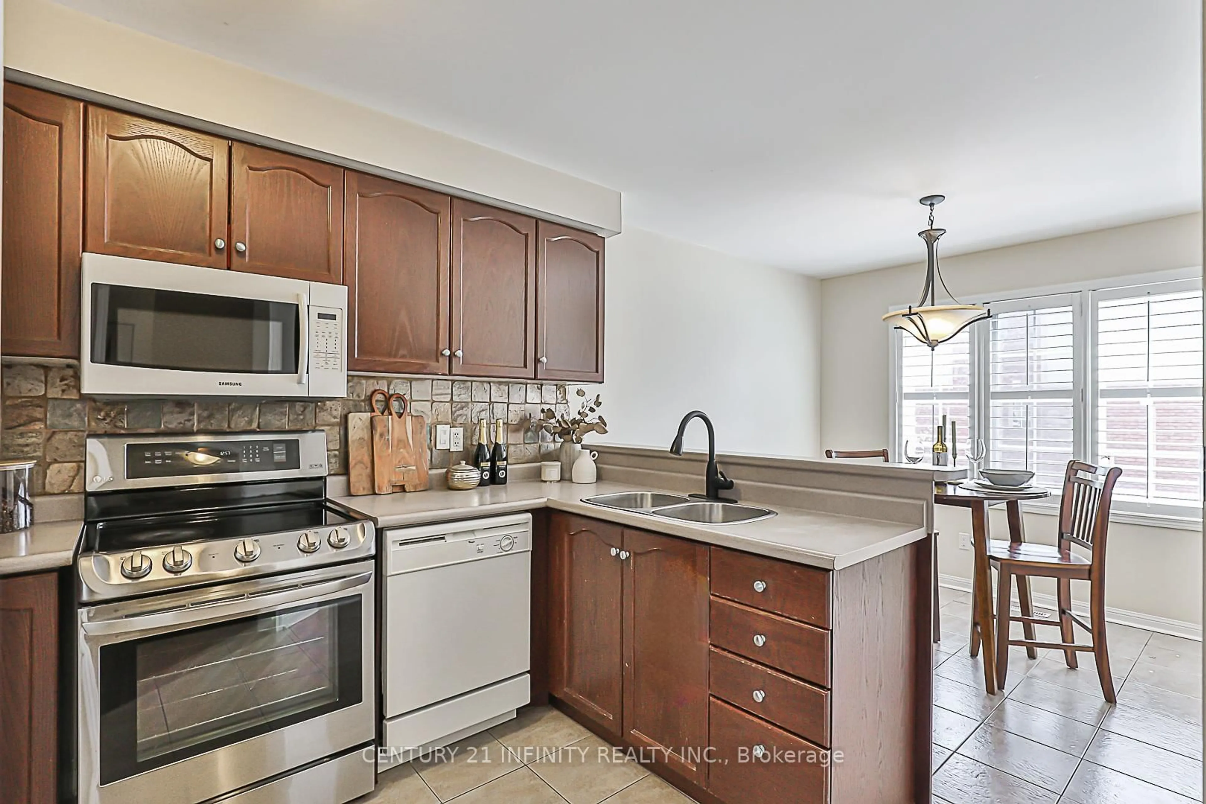 Standard kitchen, ceramic/tile floor for 91 Salmon Way #22, Whitby Ontario L1N 9M9