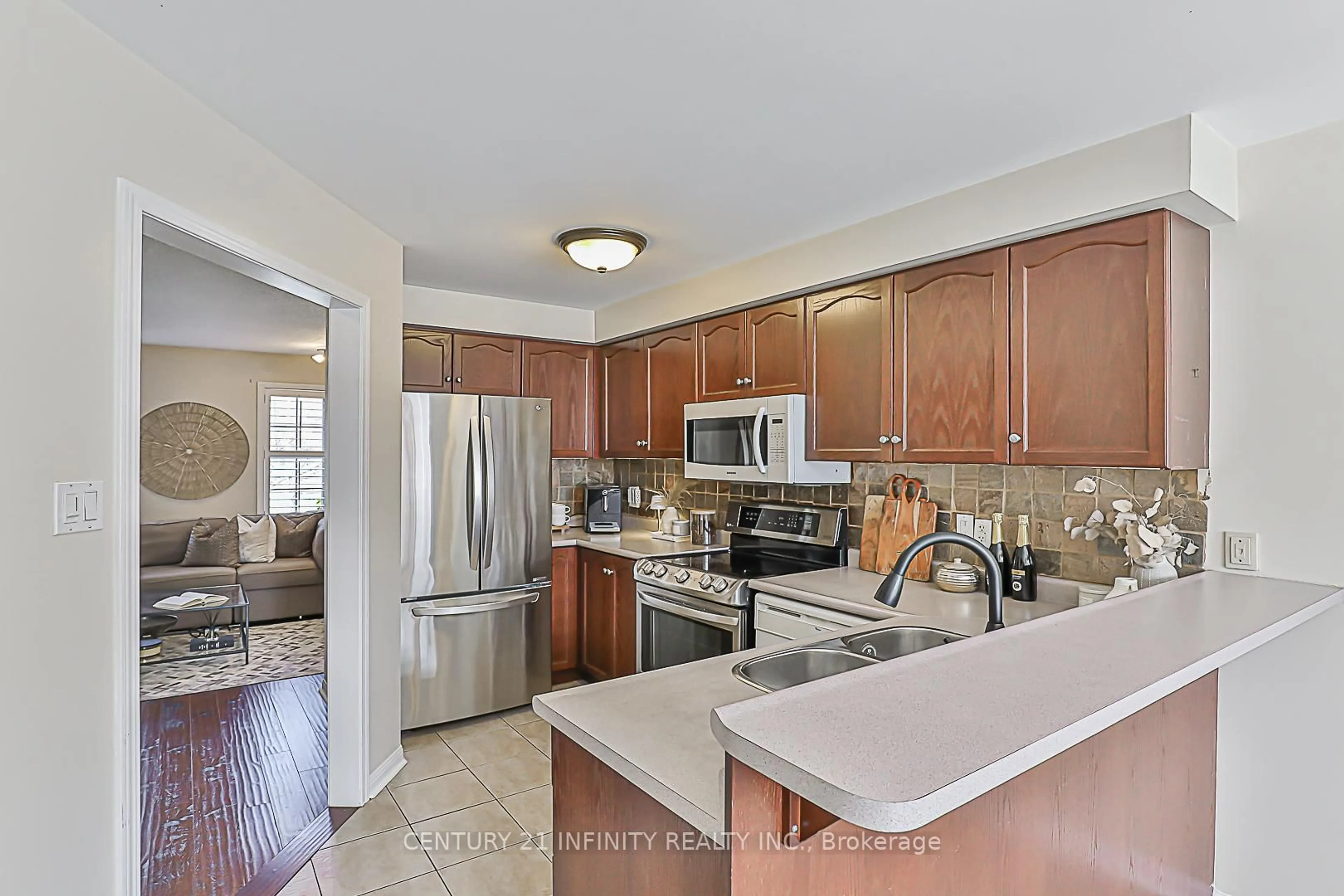 Open concept kitchen, ceramic/tile floor for 91 Salmon Way #22, Whitby Ontario L1N 9M9