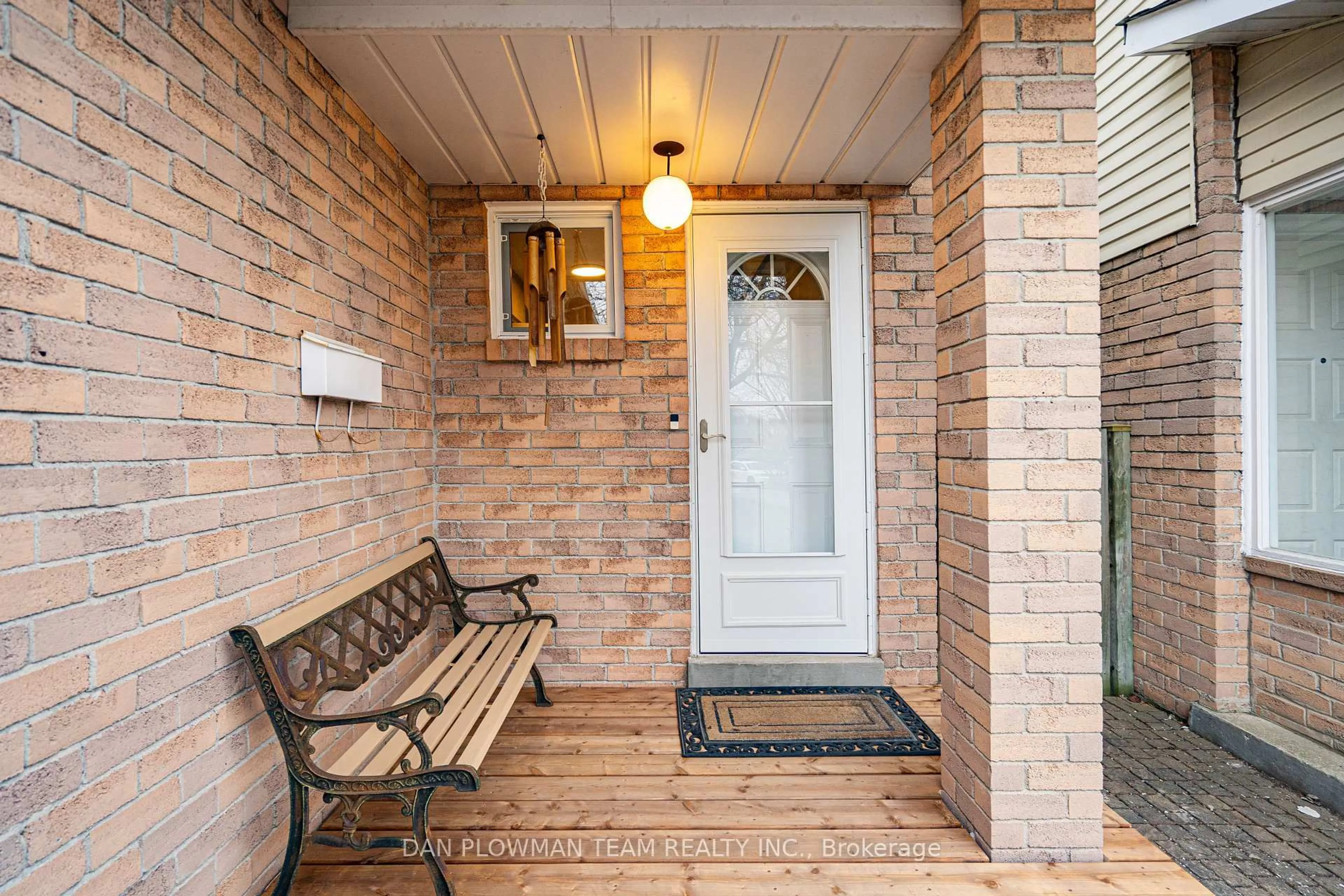 Indoor entryway for 1235 Delmark Crt, Oshawa Ontario L1H 8K6