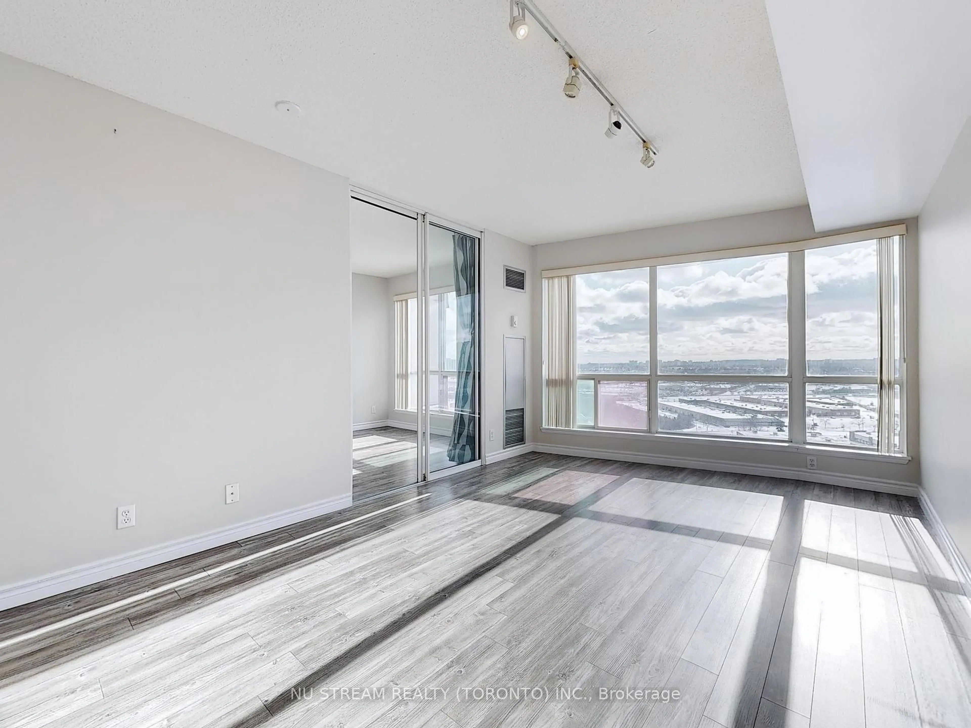 Indoor foyer for 18 Lee Centre Dr #2007, Toronto Ontario M1H 3H5
