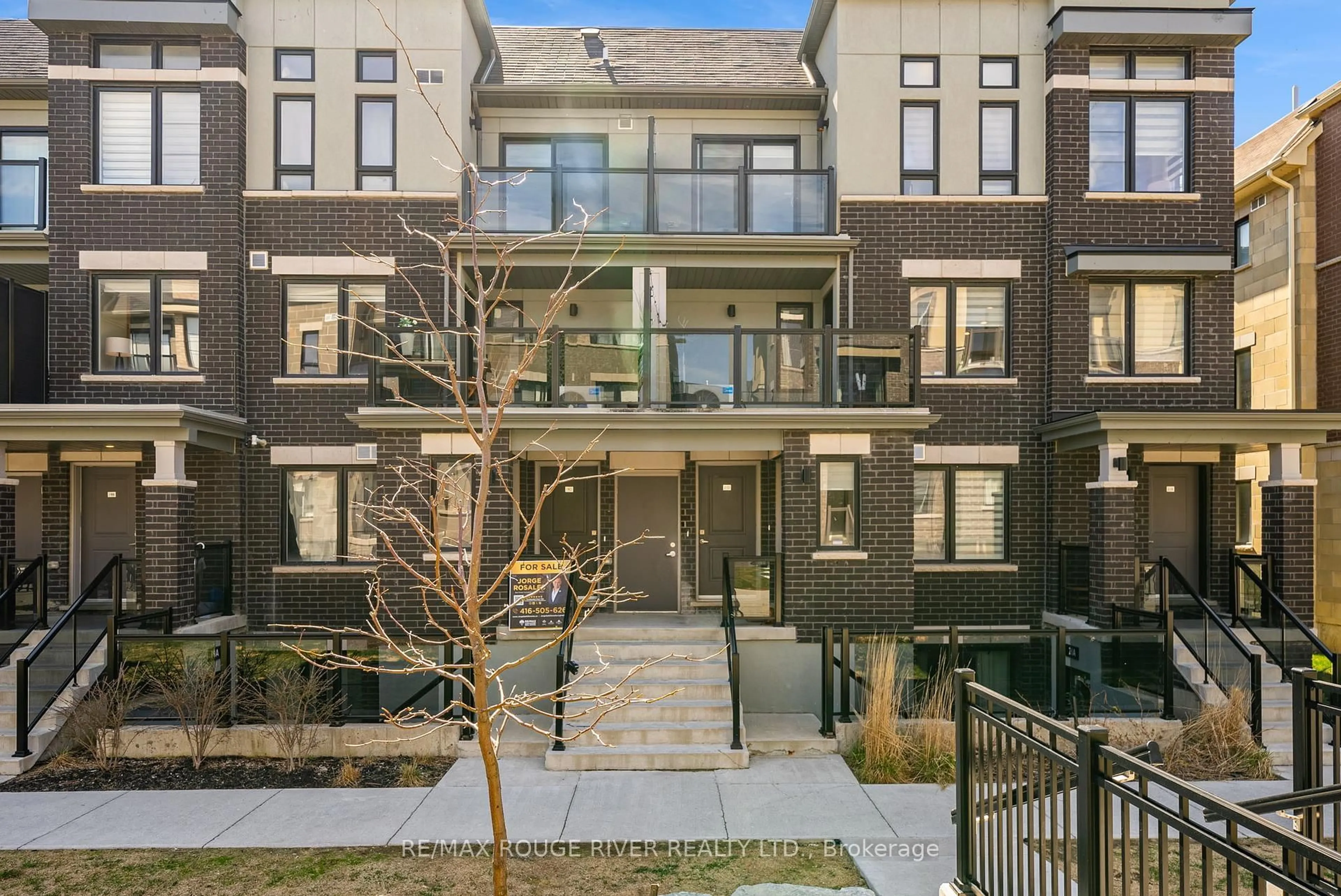 Patio, street for 21C Lookout Dr, Clarington Ontario L1C 7G1