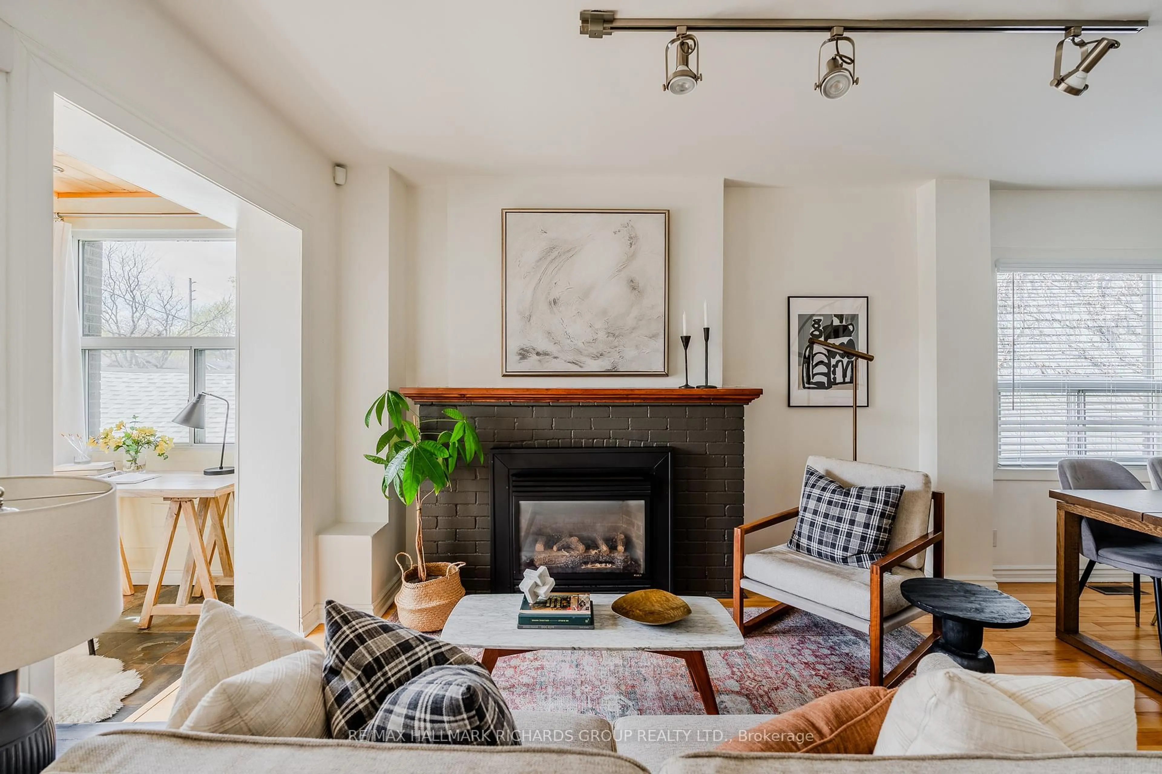 Living room with furniture, unknown for 224 Eastwood Rd, Toronto Ontario M4L 2E4