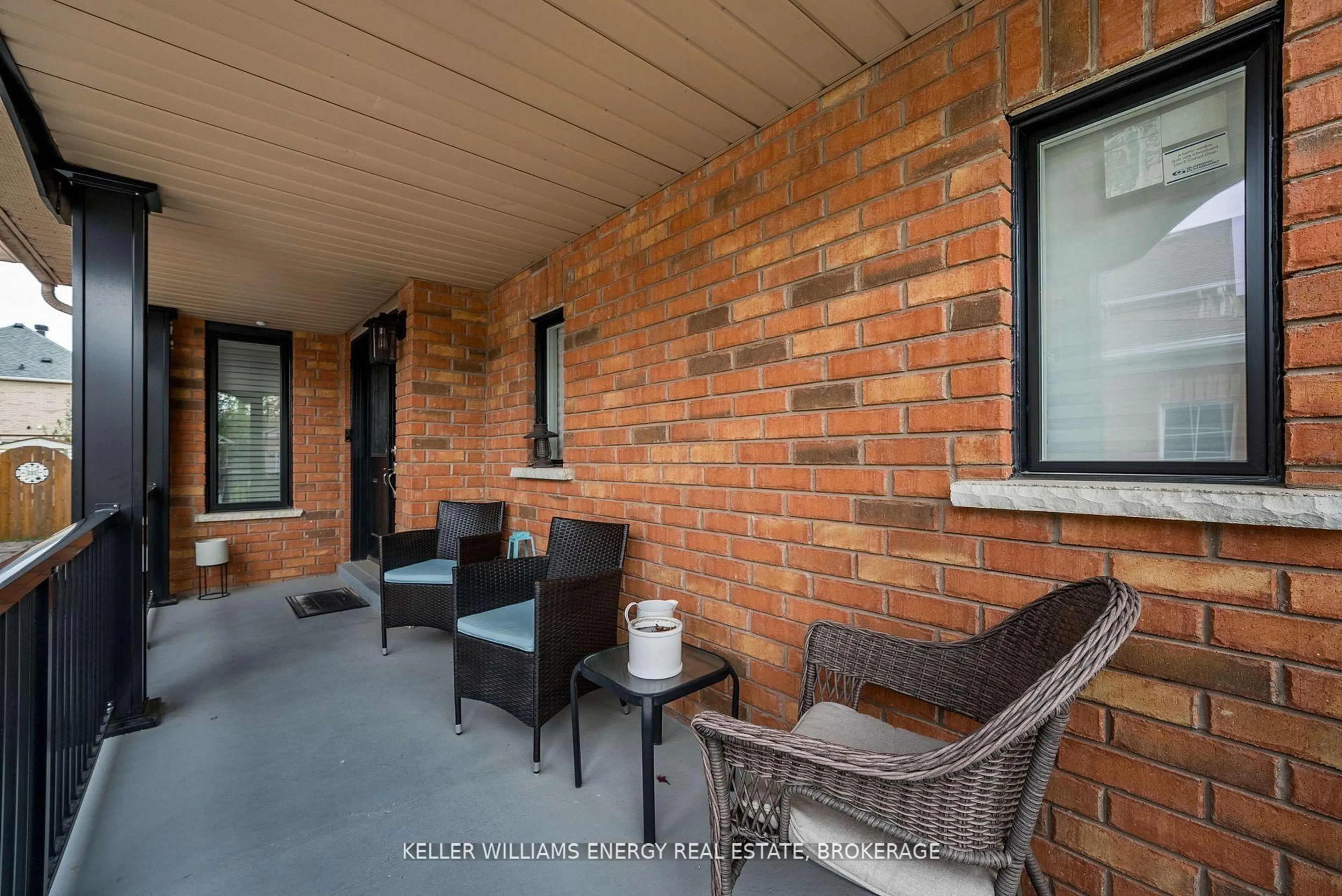 Patio, street for 41 Underwood Dr, Whitby Ontario L1M 1H7