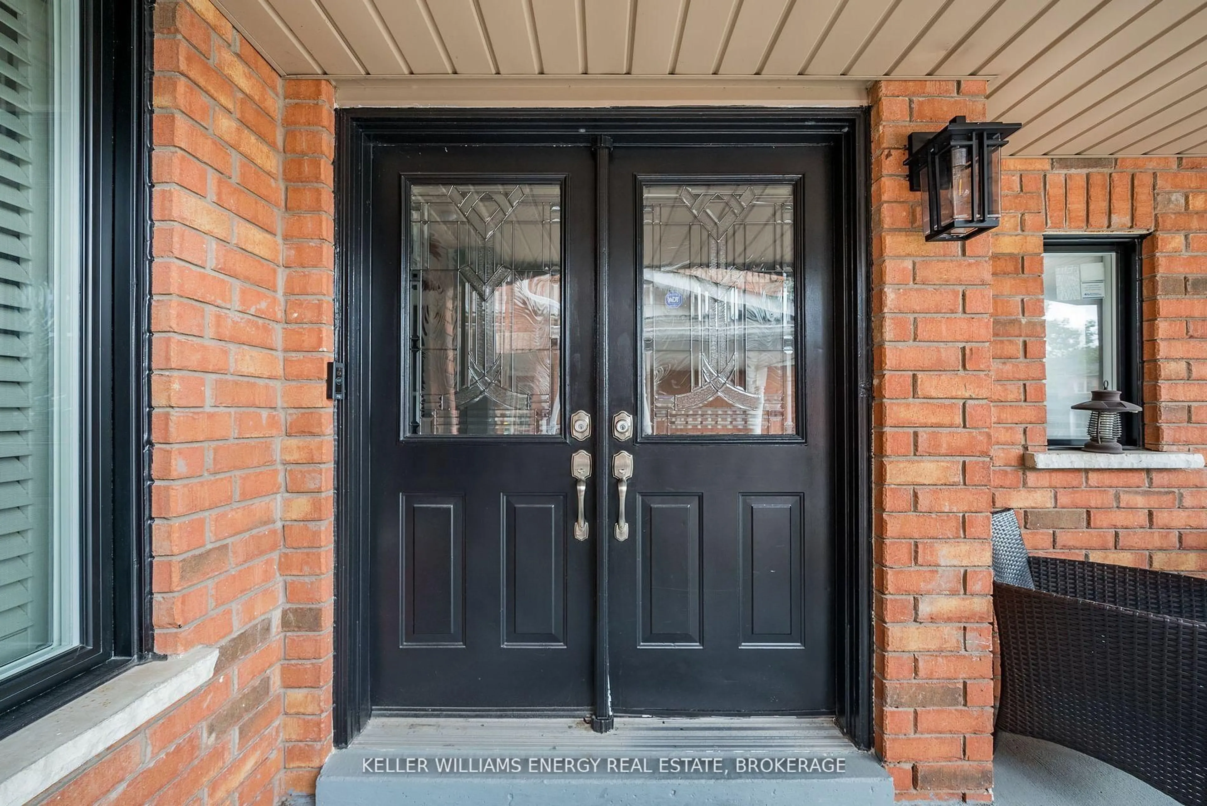 Indoor entryway for 41 Underwood Dr, Whitby Ontario L1M 1H7