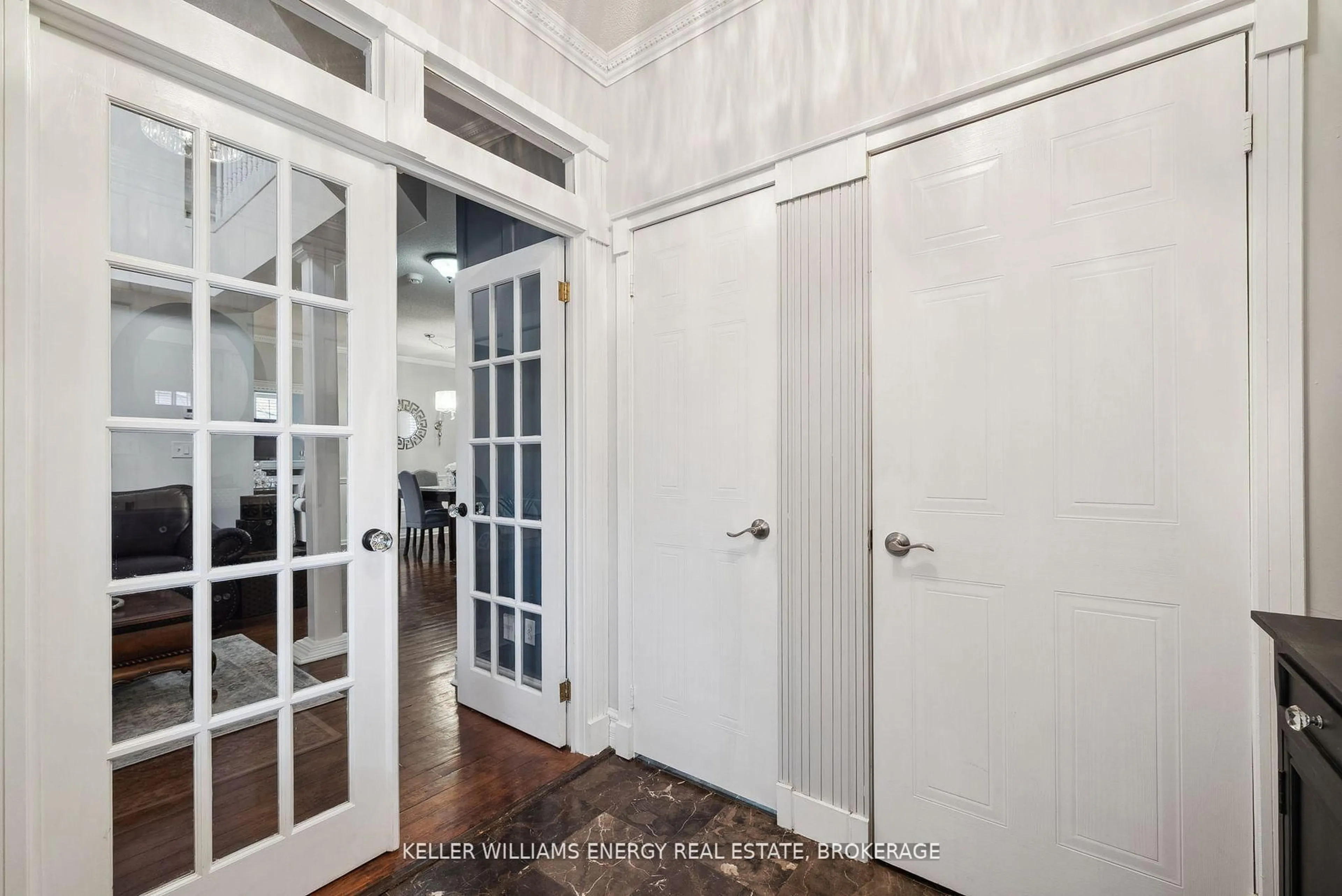Indoor entryway for 41 Underwood Dr, Whitby Ontario L1M 1H7