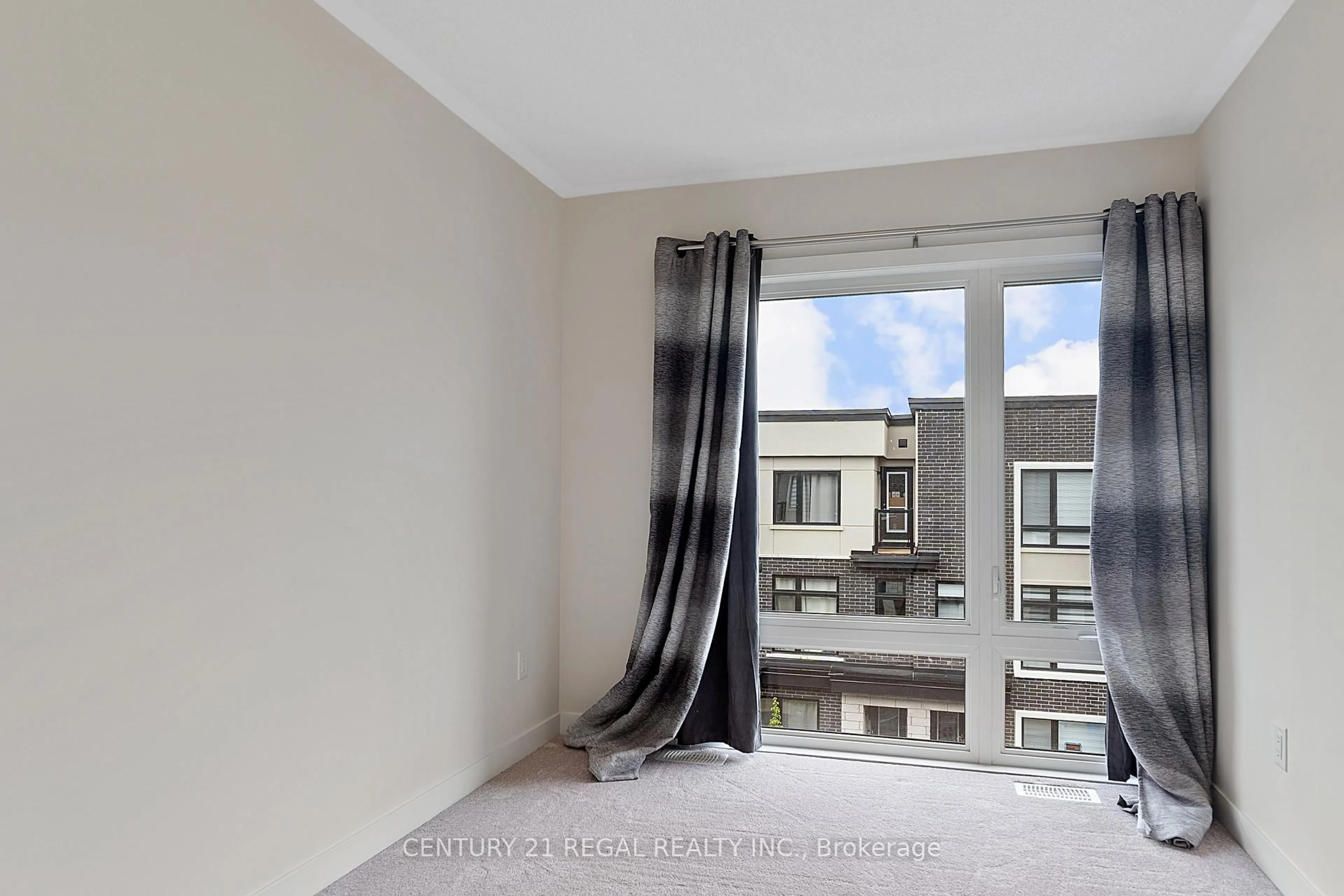 A pic of a room for 1610 Moonbeam Glen, Pickering Ontario L1X 0H9