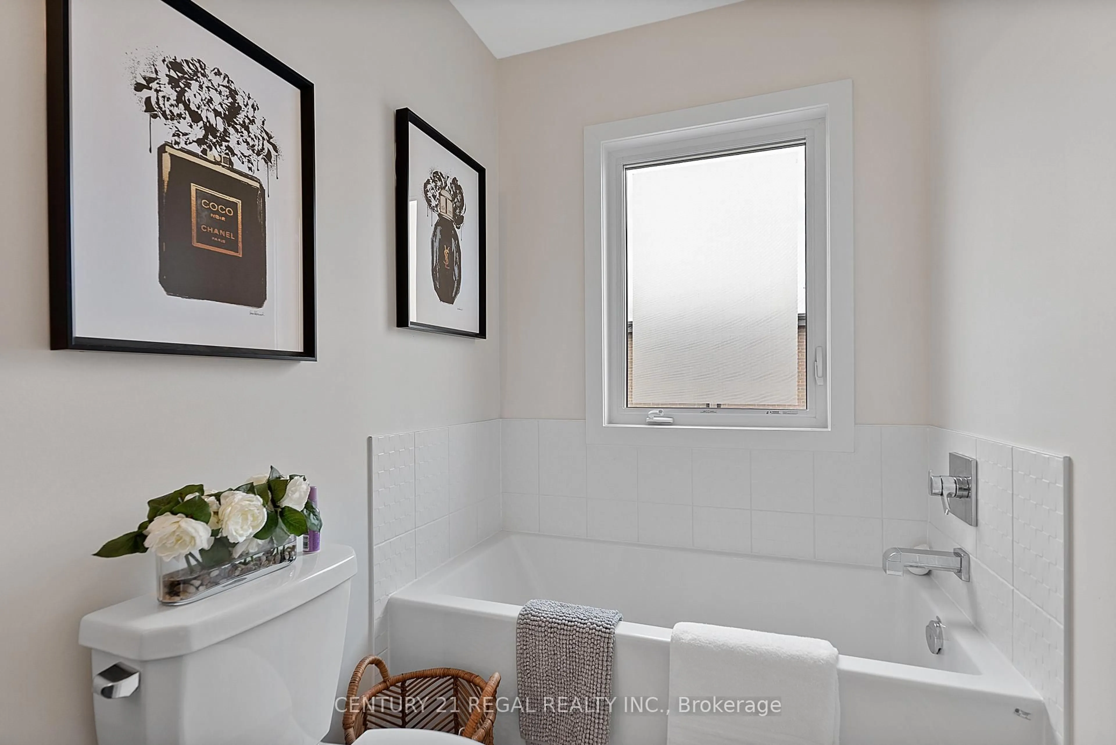Contemporary bathroom, ceramic/tile floor for 1610 Moonbeam Glen, Pickering Ontario L1X 0H9